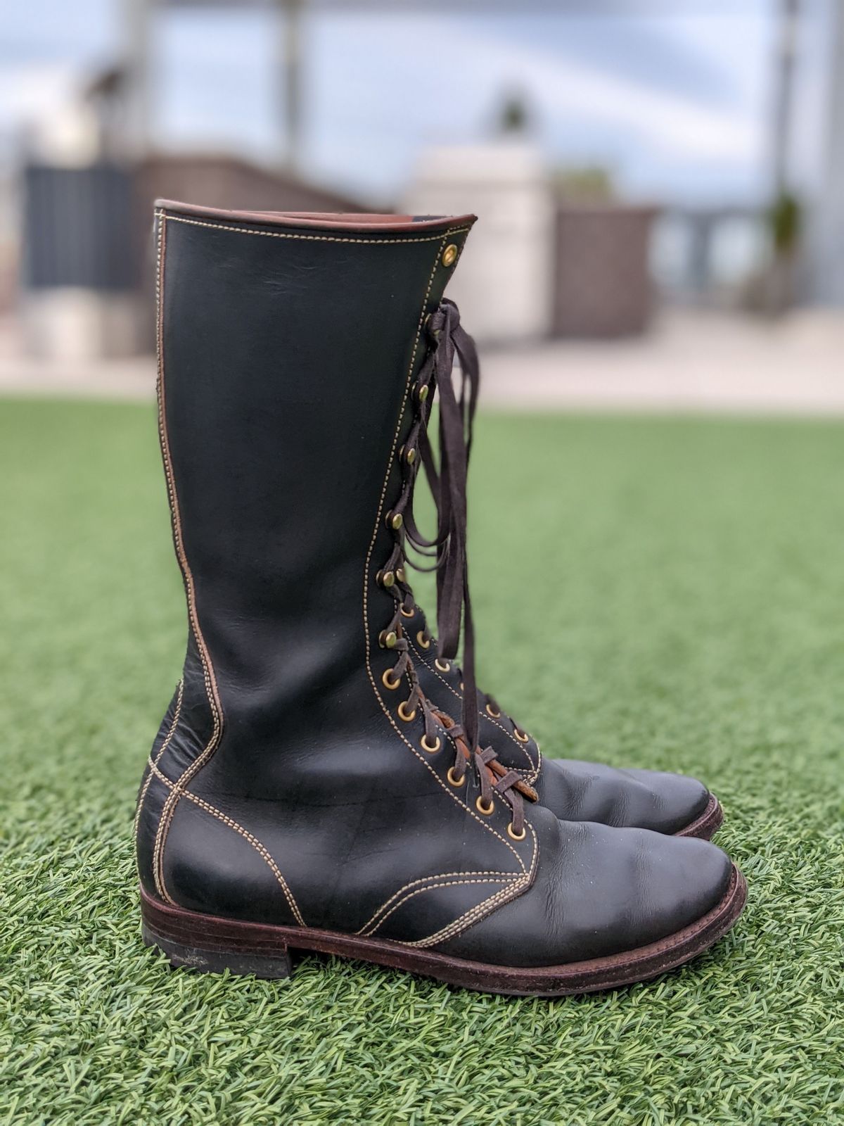 Photo by patinathunderdome on December 4, 2021 of the Clinch Hi-Liner in Wickett & Craig Black-Overdyed Latigo.