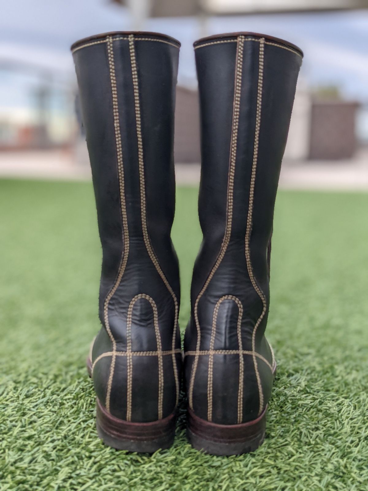 Photo by patinathunderdome on December 4, 2021 of the Clinch Hi-Liner in Wickett & Craig Black-Overdyed Latigo.