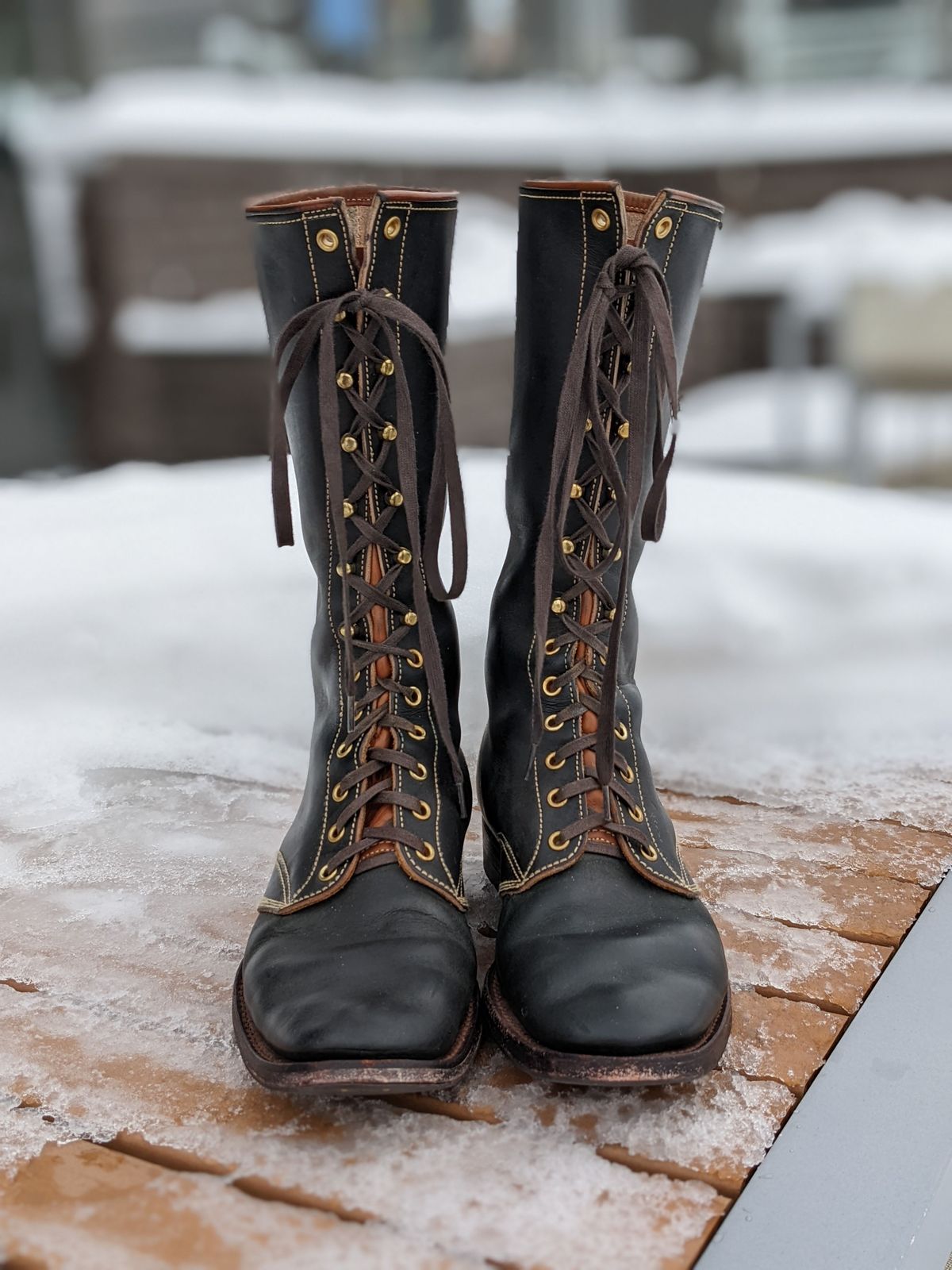 Photo by patinathunderdome on January 5, 2022 of the Clinch Hi-Liner in Wickett & Craig Black-Overdyed Latigo.