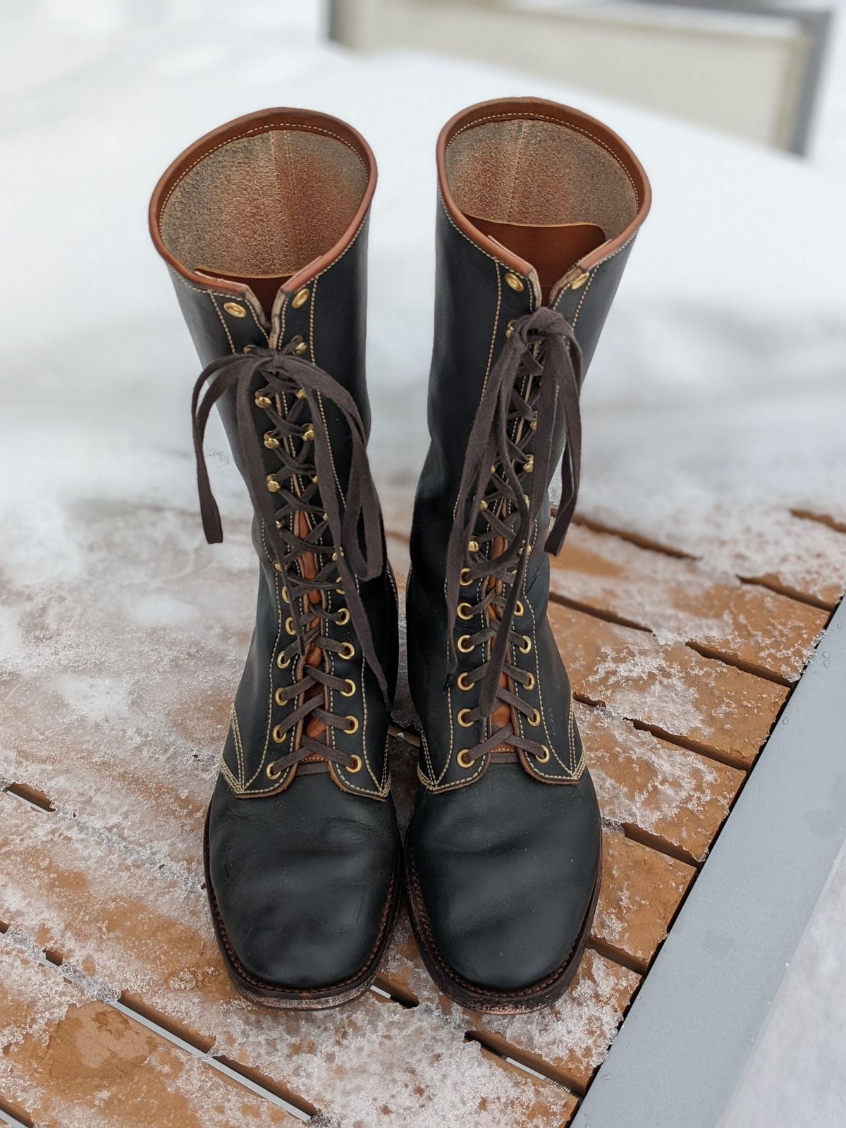 Photo by patinathunderdome on January 5, 2022 of the Clinch Hi-Liner in Wickett & Craig Black-Overdyed Latigo.