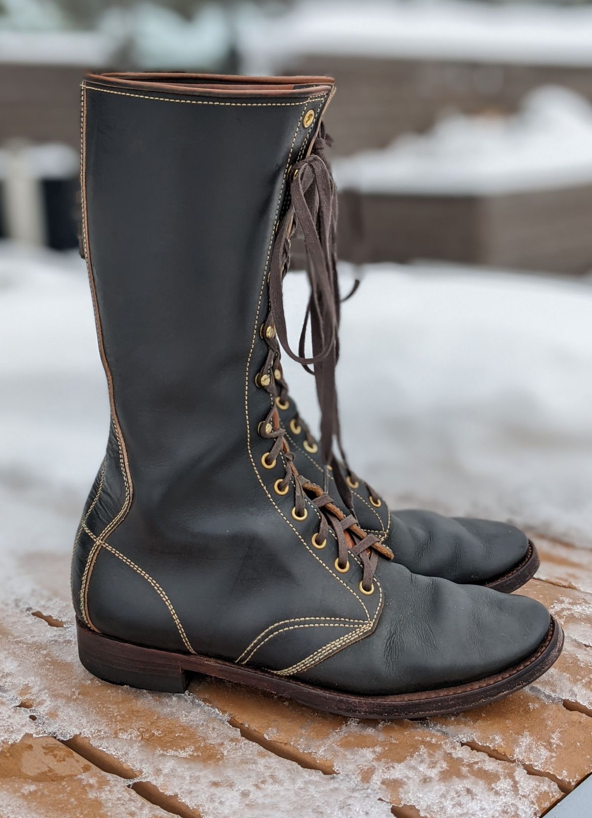 Photo by patinathunderdome on January 5, 2022 of the Clinch Hi-Liner in Wickett & Craig Black-Overdyed Latigo.