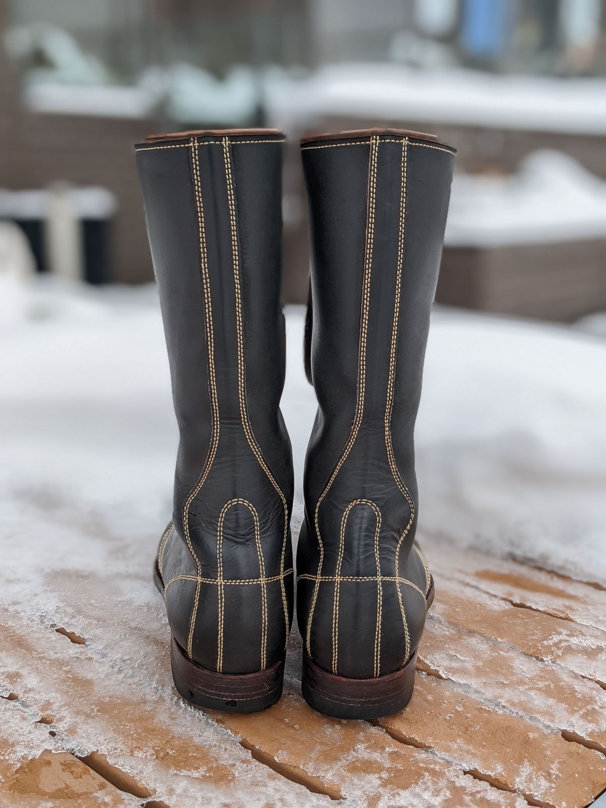 Photo by patinathunderdome on January 5, 2022 of the Clinch Hi-Liner in Wickett & Craig Black-Overdyed Latigo.