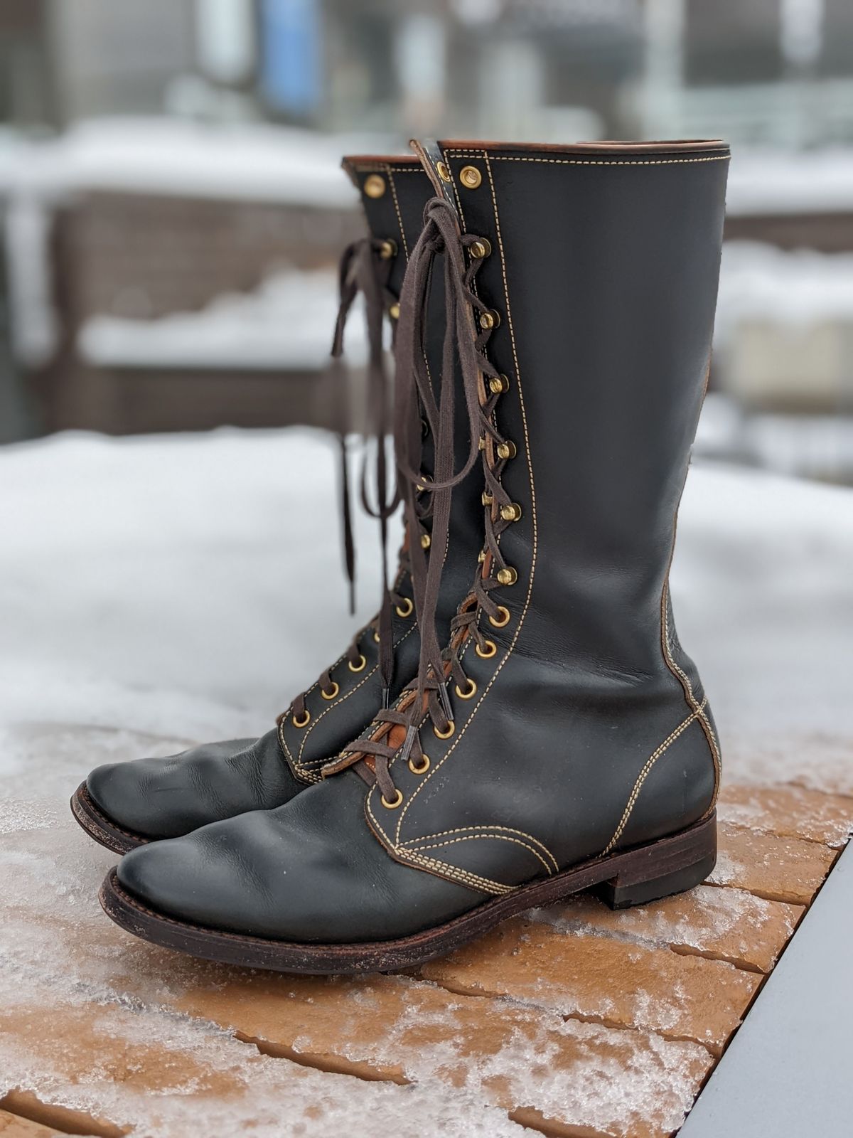 Photo by patinathunderdome on January 5, 2022 of the Clinch Hi-Liner in Wickett & Craig Black-Overdyed Latigo.