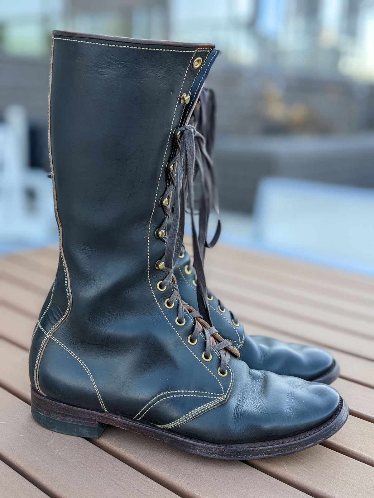 Photo by patinathunderdome on February 5, 2022 of the Clinch Hi-Liner in Wickett & Craig Black-Overdyed Latigo.