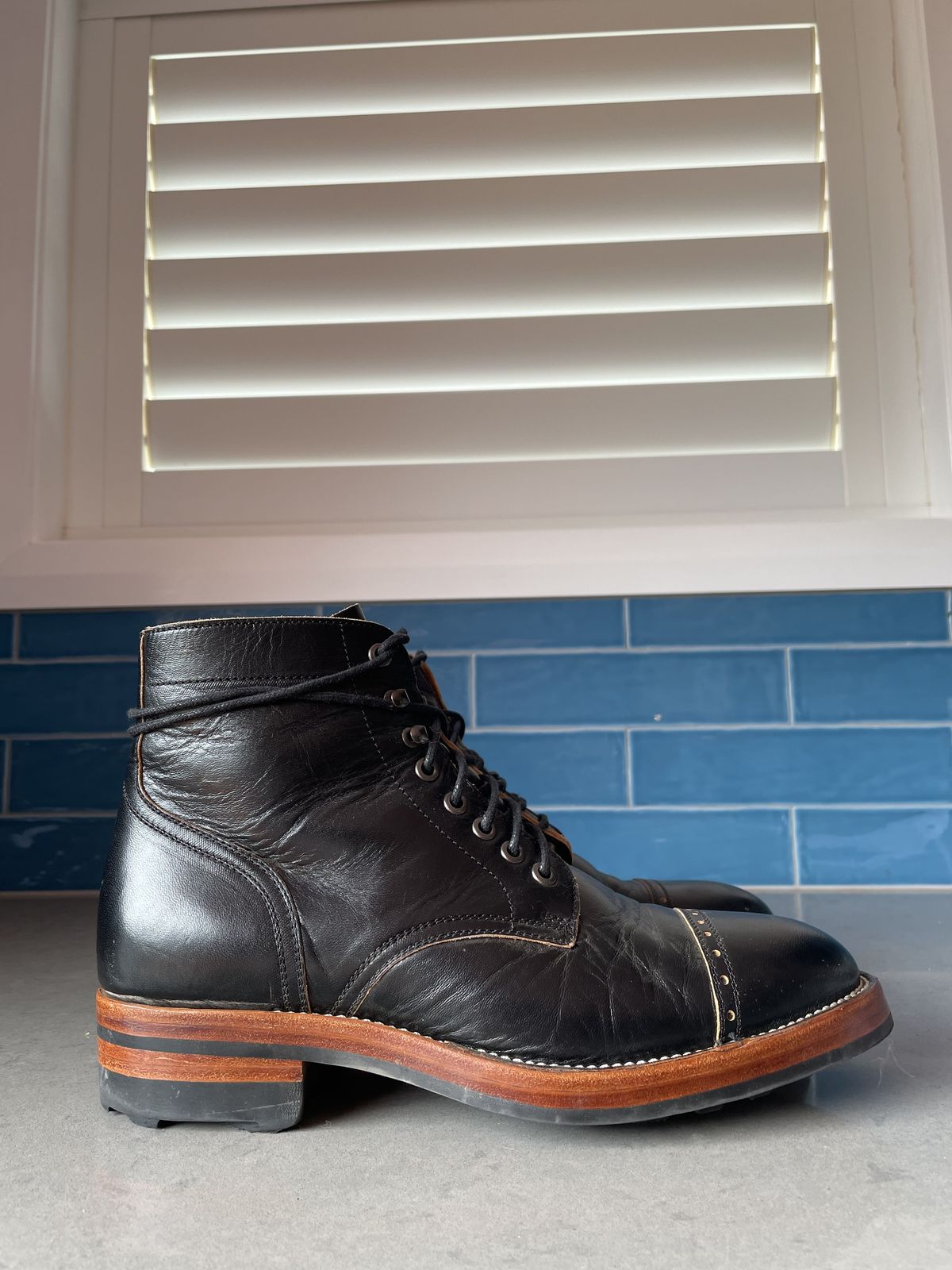 Photo by patinathunderdome on December 5, 2021 of the Benzein The Catcher in Shinki Black Latigo Teacore Horsehide.