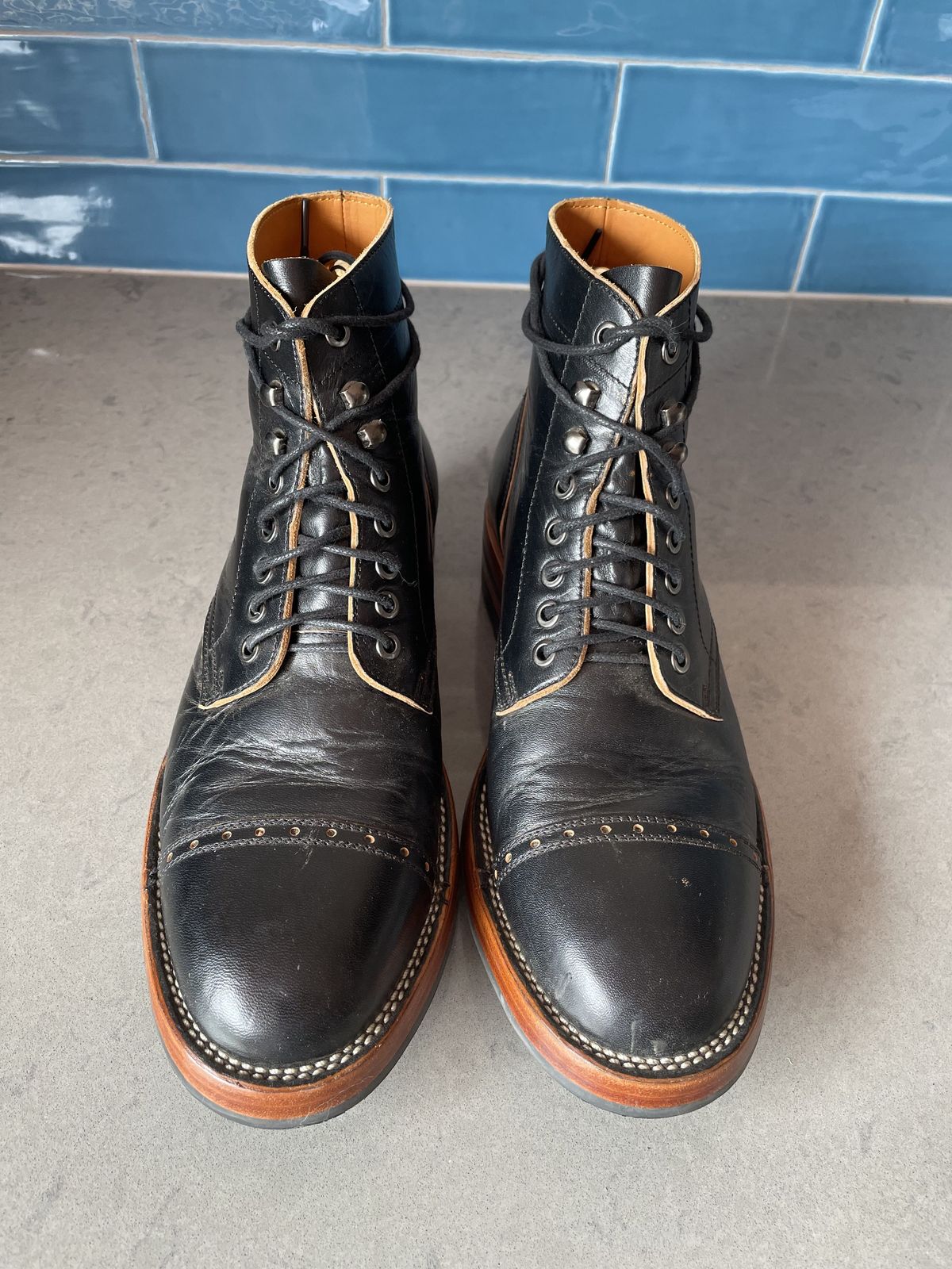 Photo by patinathunderdome on December 5, 2021 of the Benzein The Catcher in Shinki Black Latigo Teacore Horsehide.