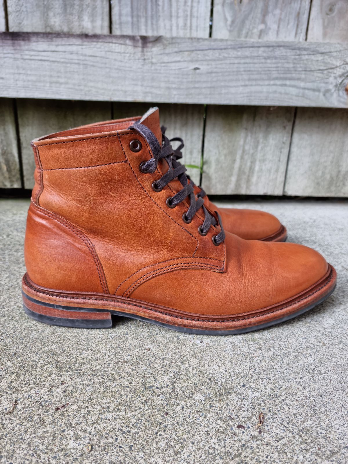 Photo by patinathunderdome on November 4, 2021 of the Parkhurst The Allen in Horween Natural Dublin.