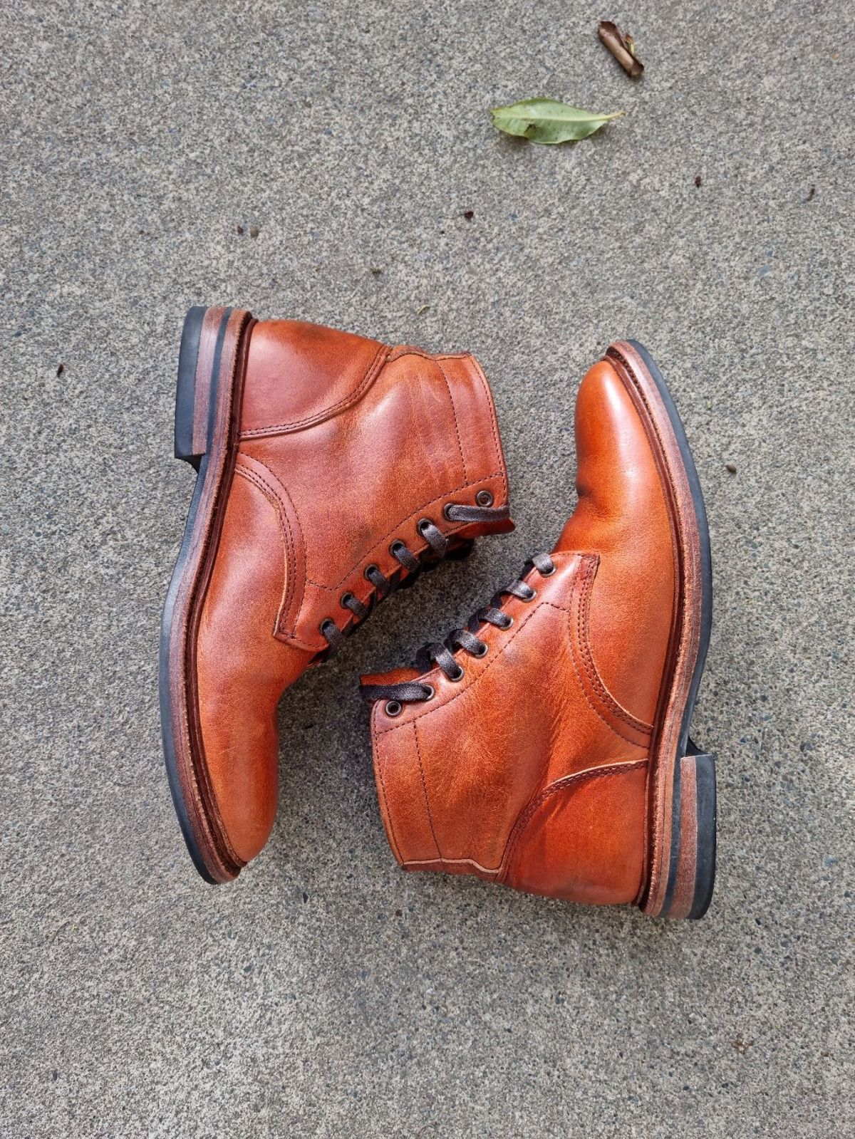 Photo by patinathunderdome on May 3, 2022 of the Parkhurst The Allen in Horween Natural Dublin.