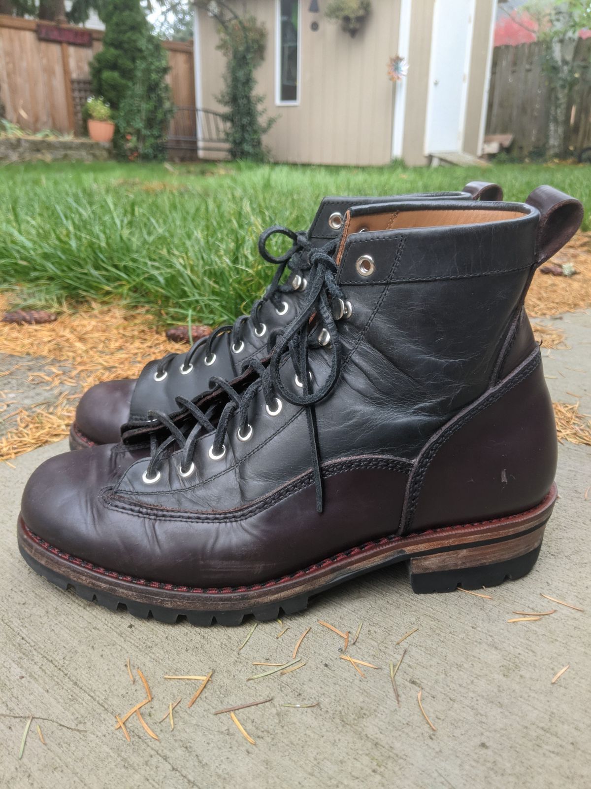 Photo by patinathunderdome on November 3, 2021 of the Txture Sanity Boots in Indonesian Red Wine Pull Up.