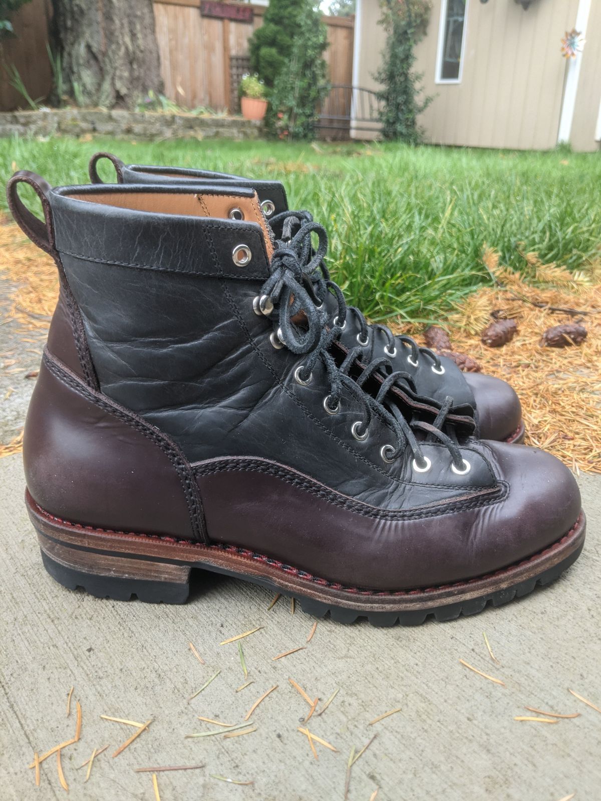 Photo by patinathunderdome on November 3, 2021 of the Txture Sanity Boots in Indonesian Red Wine Pull Up.