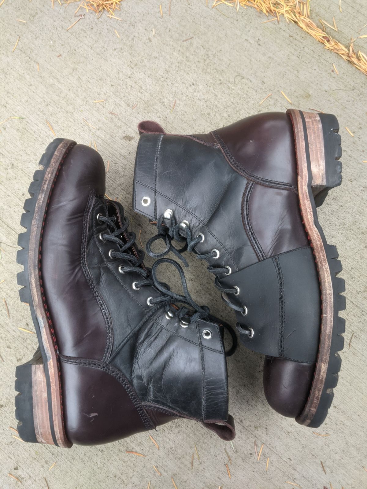 Photo by patinathunderdome on November 3, 2021 of the Txture Sanity Boots in Indonesian Red Wine Pull Up.