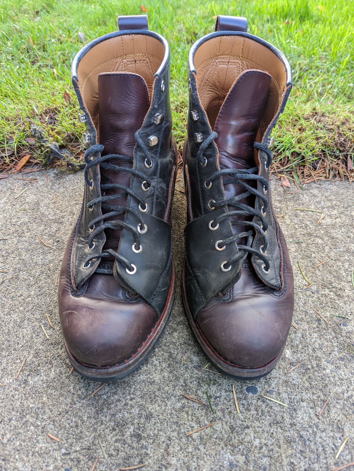 Photo by patinathunderdome on December 6, 2021 of the Txture Sanity Boots in Indonesian Red Wine Pull Up.