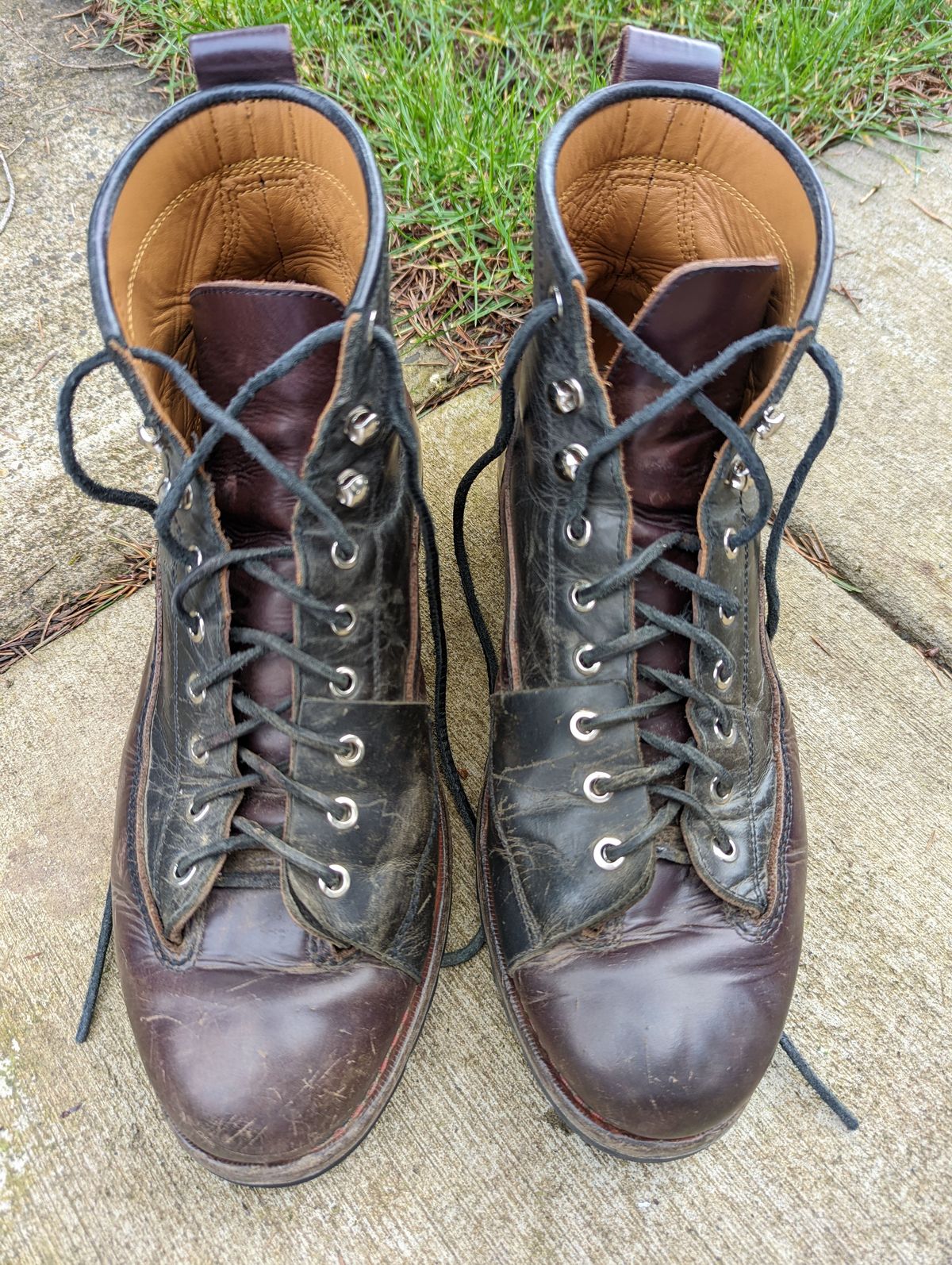 Photo by patinathunderdome on February 5, 2022 of the Txture Sanity Boots in Indonesian Red Wine Pull Up.