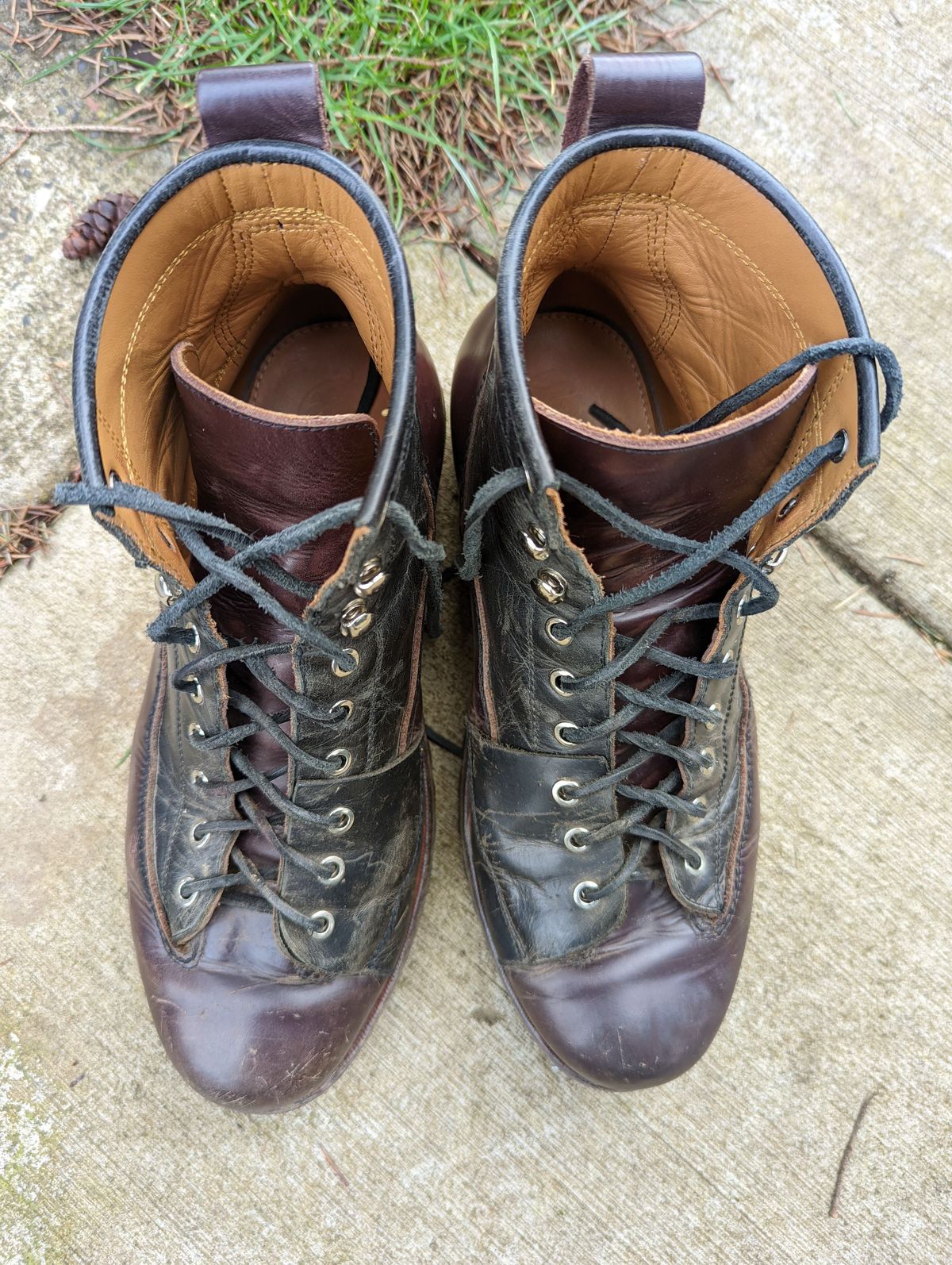 Photo by patinathunderdome on February 5, 2022 of the Txture Sanity Boots in Indonesian Red Wine Pull Up.
