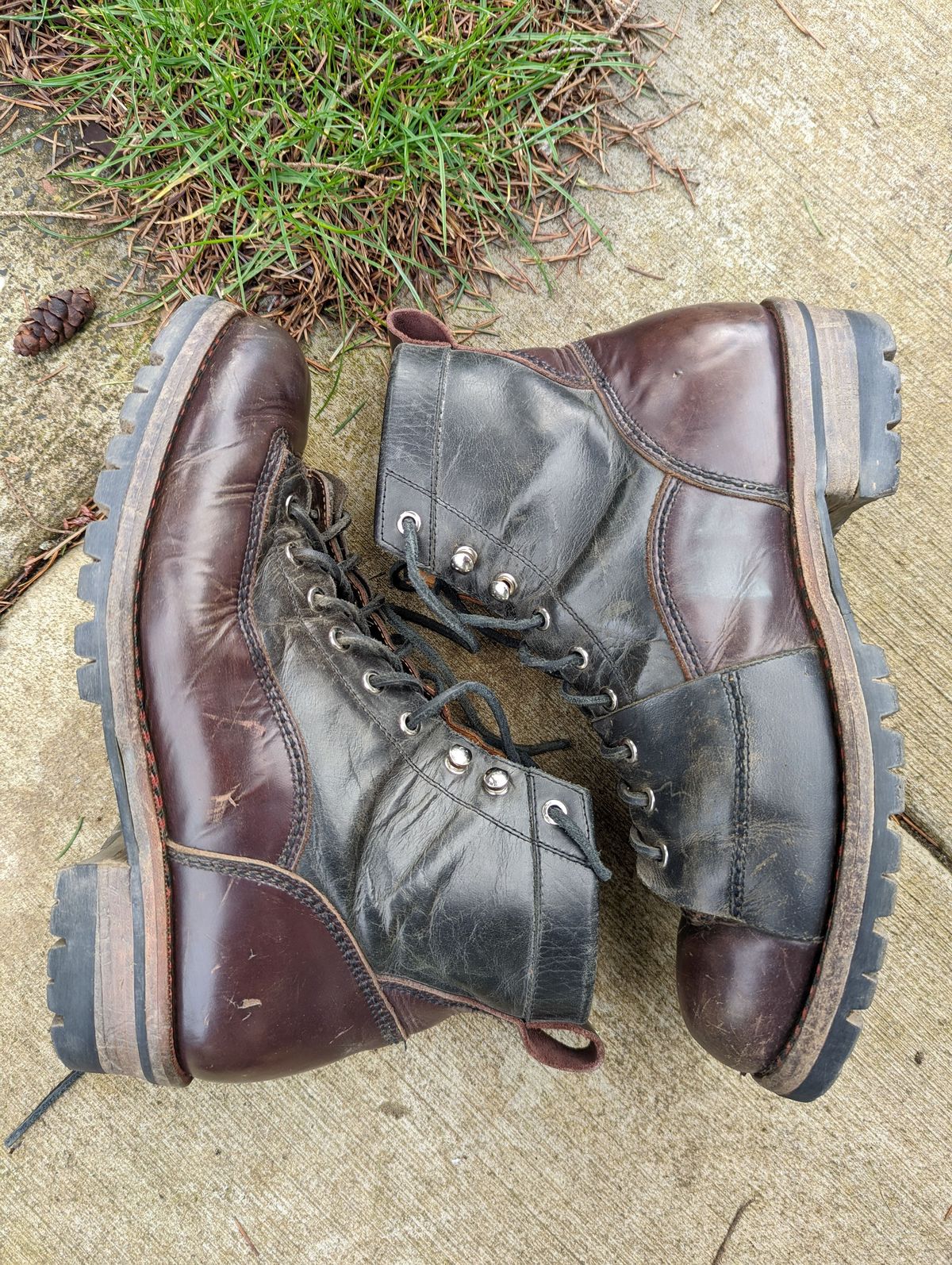 Photo by patinathunderdome on February 5, 2022 of the Txture Sanity Boots in Indonesian Red Wine Pull Up.