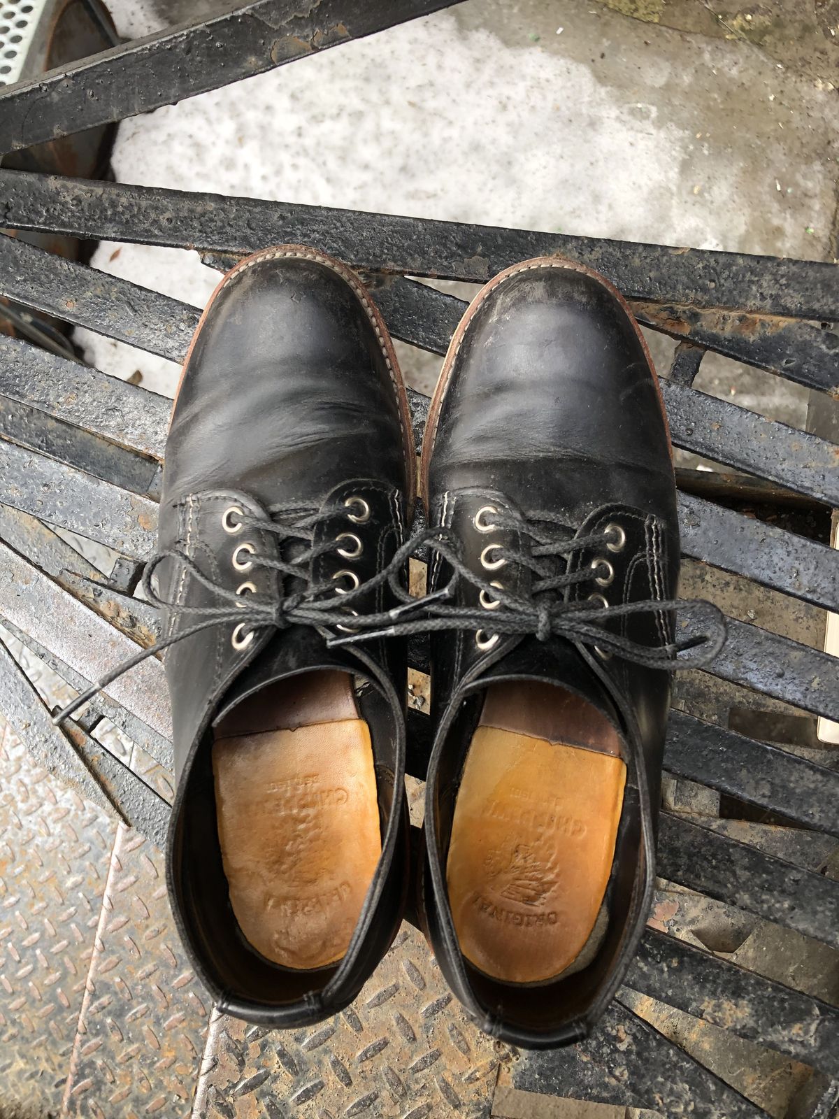 Photo by patinathunderdome on April 4, 2022 of the Chippewa Service Oxford Shoe in Black Whirlwind.