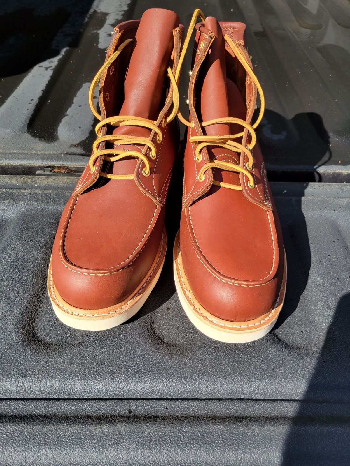 Photo by patinathunderdome on October 2, 2021 of the White's Perry in Seidel Red Dog Oil Tan.