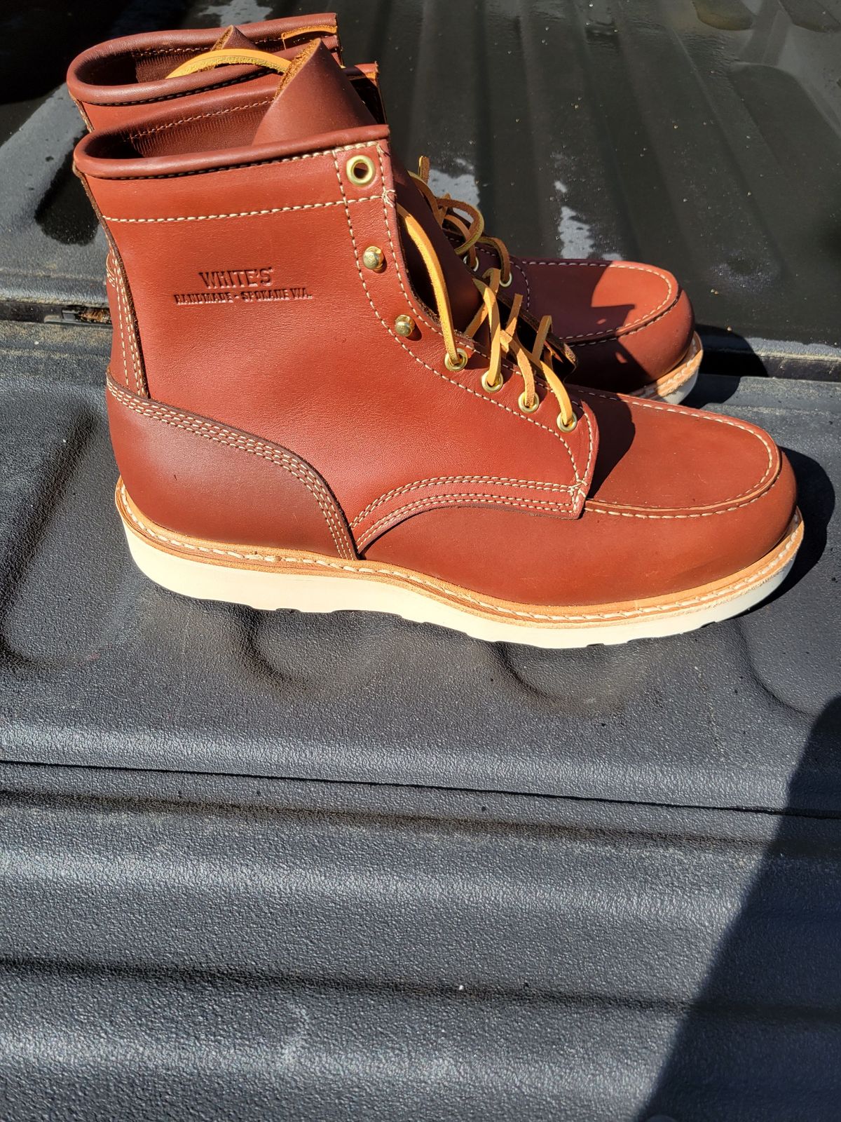 Photo by patinathunderdome on October 2, 2021 of the White's Perry in Seidel Red Dog Oil Tan.