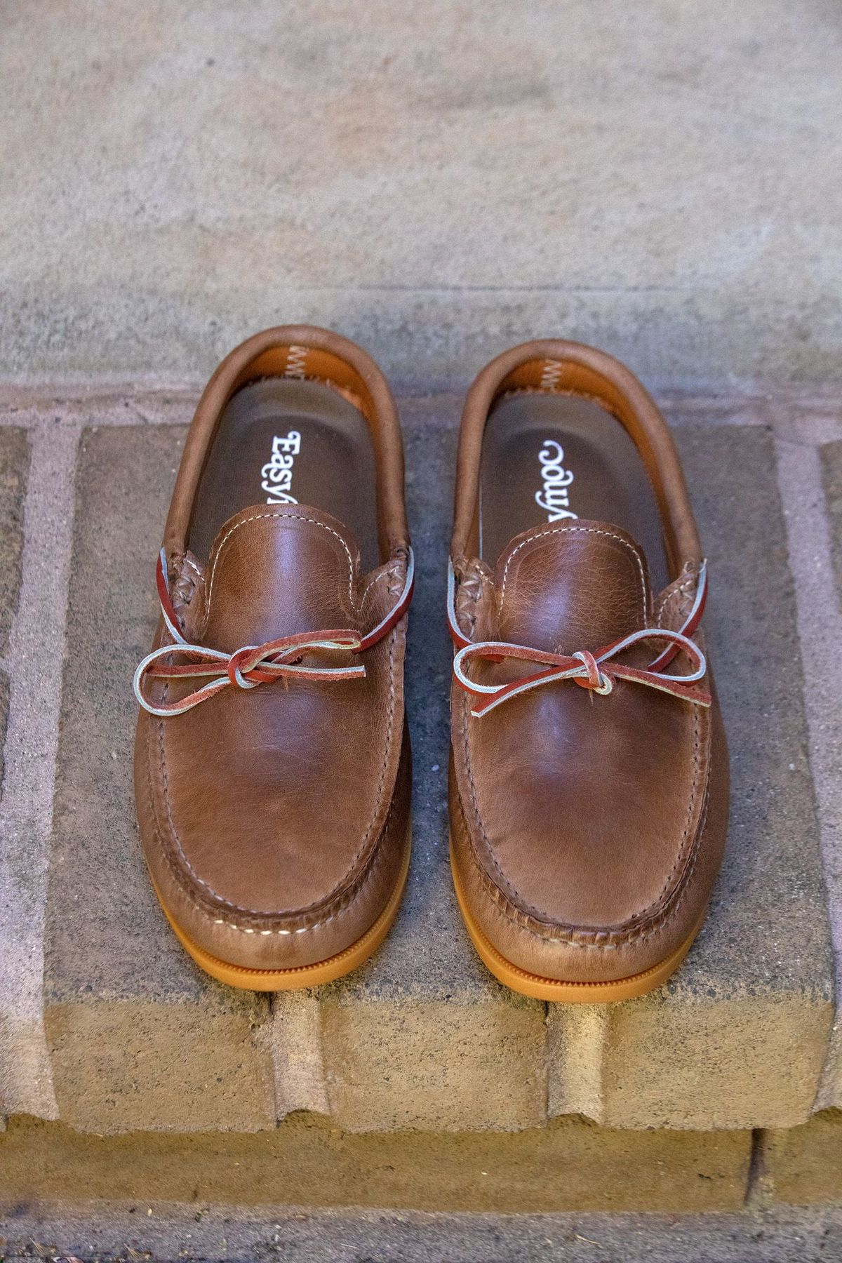 Photo by patinathunderdome on September 30, 2021 of the Easymoc Easymoc in Horween Natural Chromexcel.