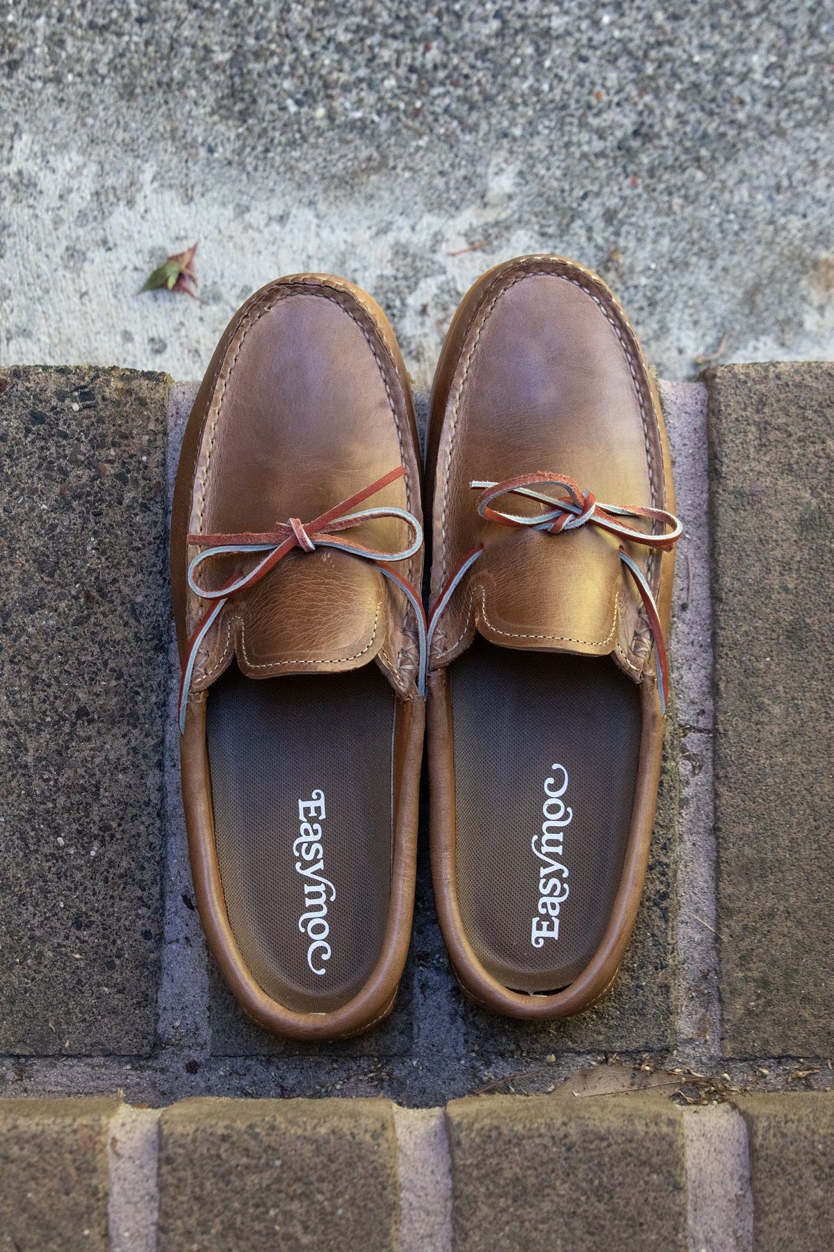 Photo by patinathunderdome on September 30, 2021 of the Easymoc Easymoc in Horween Natural Chromexcel.