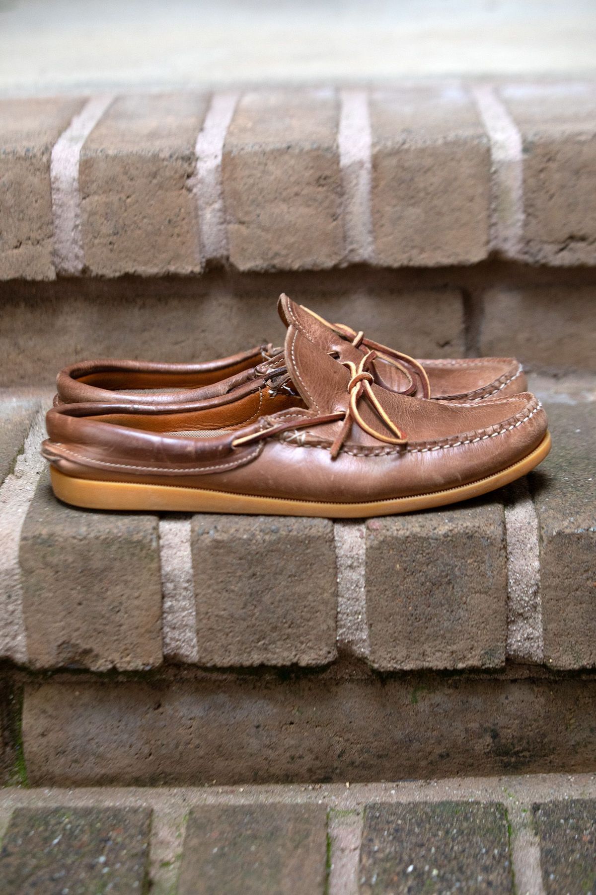 Photo by patinathunderdome on November 1, 2021 of the Easymoc Easymoc in Horween Natural Chromexcel.