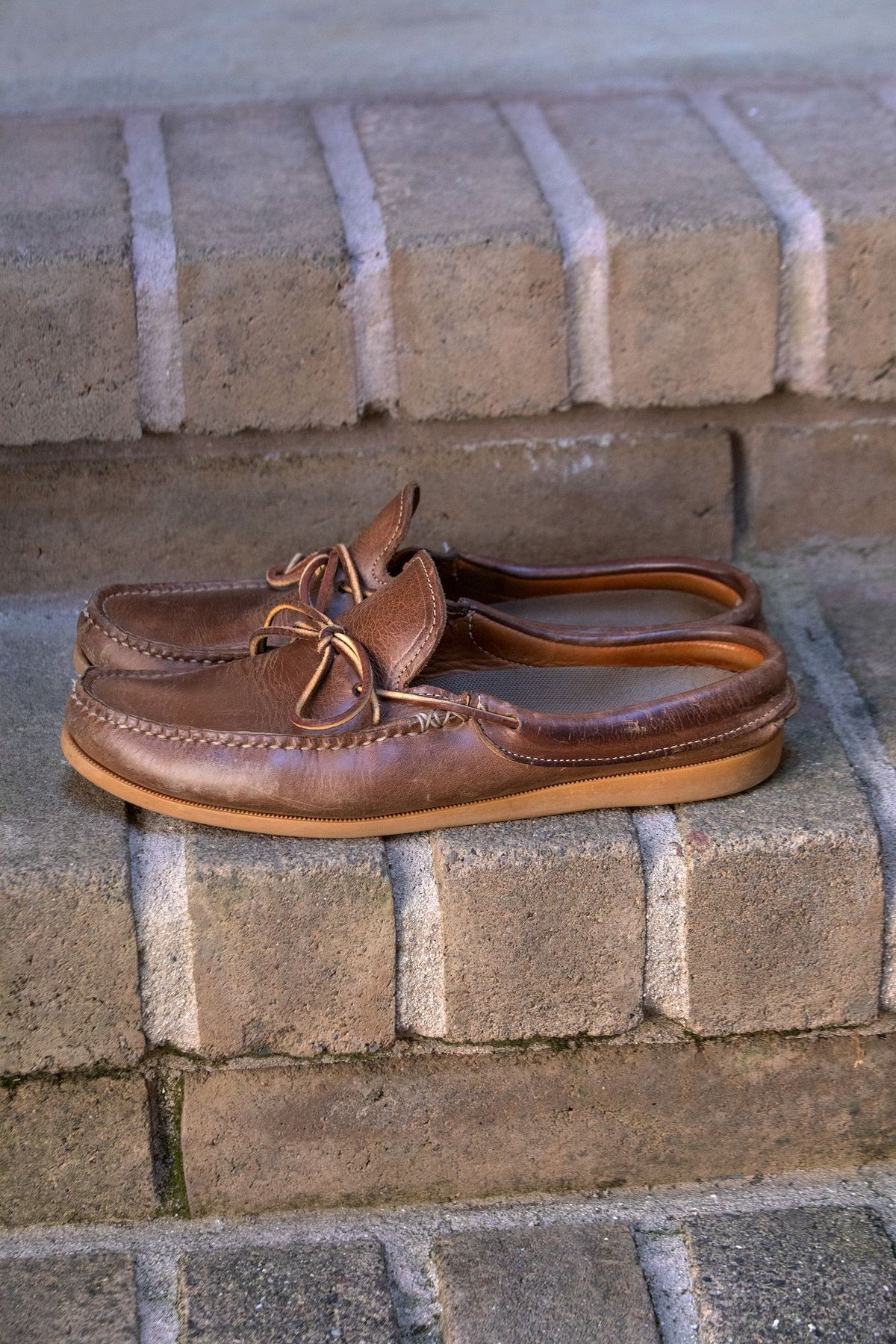 Photo by patinathunderdome on December 1, 2021 of the Easymoc Easymoc in Horween Natural Chromexcel.
