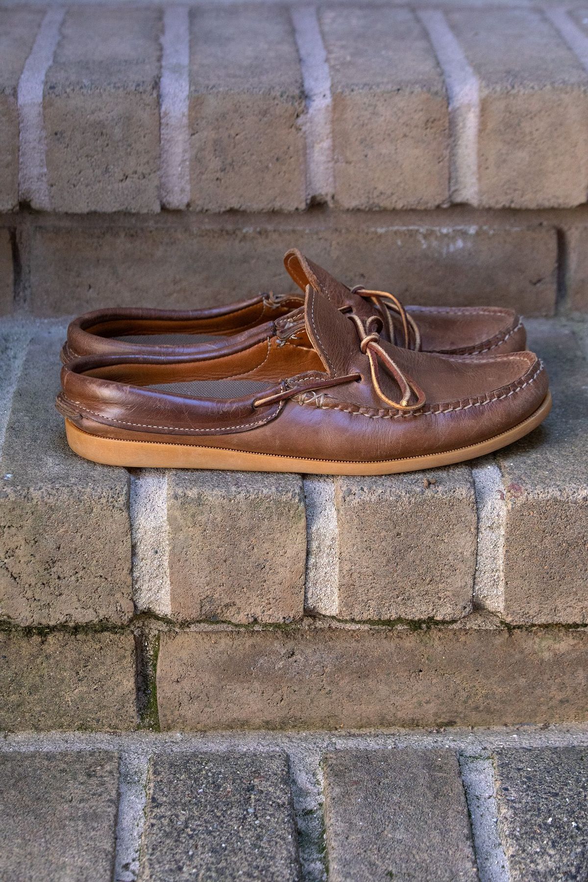 Photo by patinathunderdome on December 1, 2021 of the Easymoc Easymoc in Horween Natural Chromexcel.