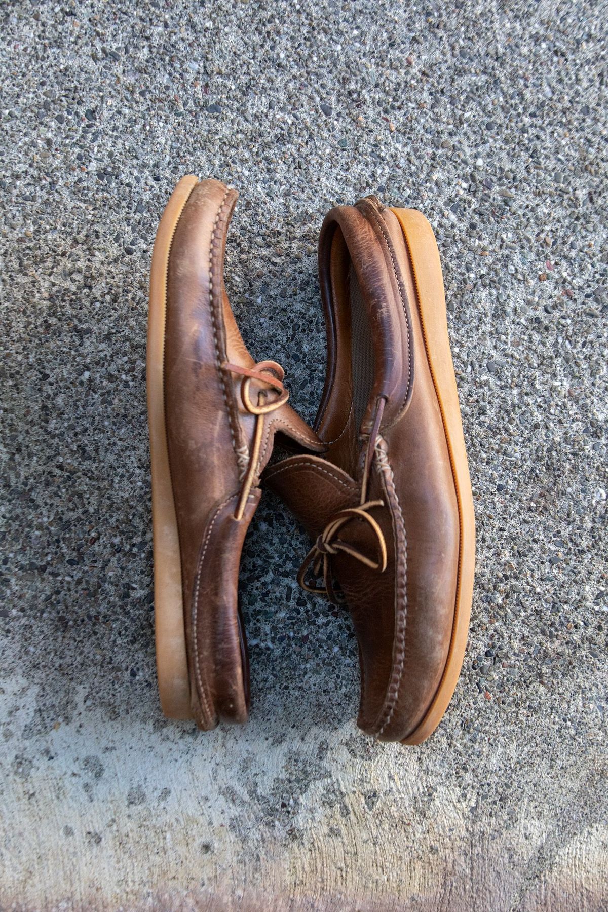 Photo by patinathunderdome on December 1, 2021 of the Easymoc Easymoc in Horween Natural Chromexcel.