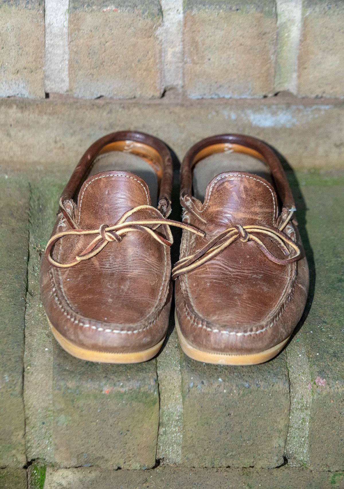 Photo by patinathunderdome on January 1, 2022 of the Easymoc Easymoc in Horween Natural Chromexcel.