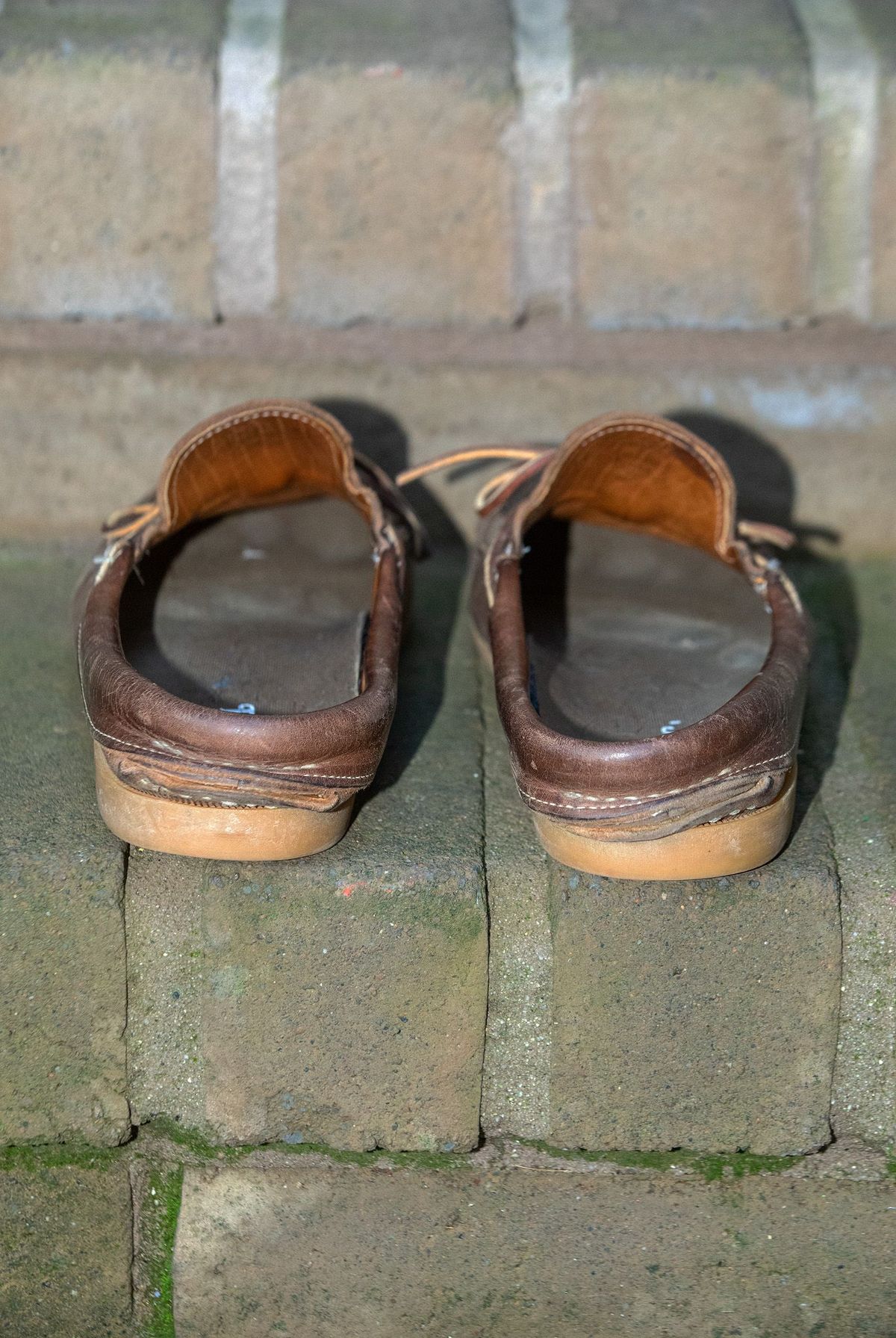 Photo by patinathunderdome on January 1, 2022 of the Easymoc Easymoc in Horween Natural Chromexcel.