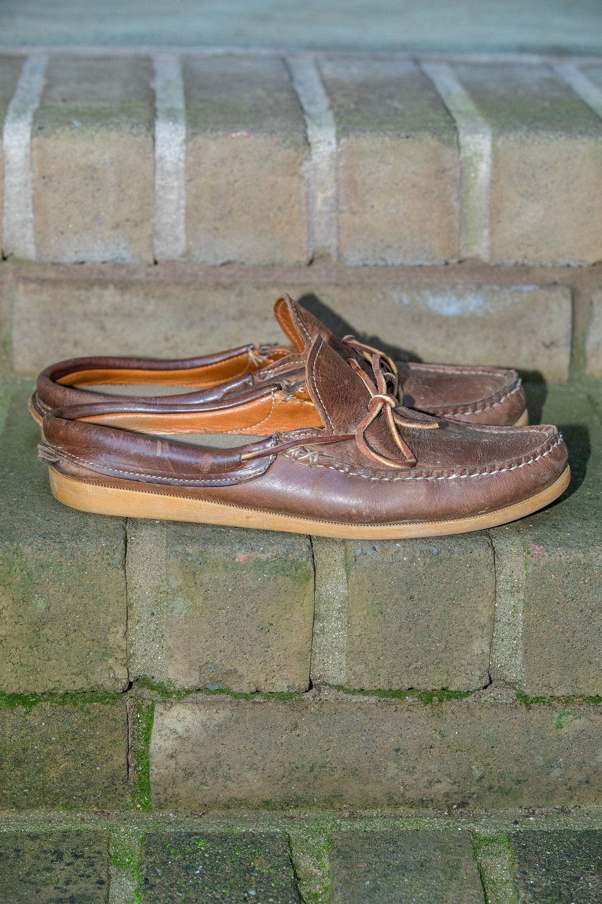 Photo by patinathunderdome on January 1, 2022 of the Easymoc Easymoc in Horween Natural Chromexcel.