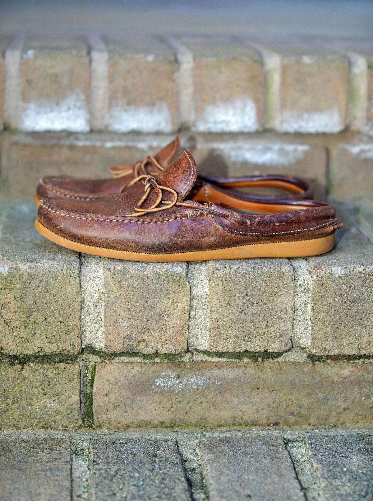 Photo by patinathunderdome on February 1, 2022 of the Easymoc Easymoc in Horween Natural Chromexcel.