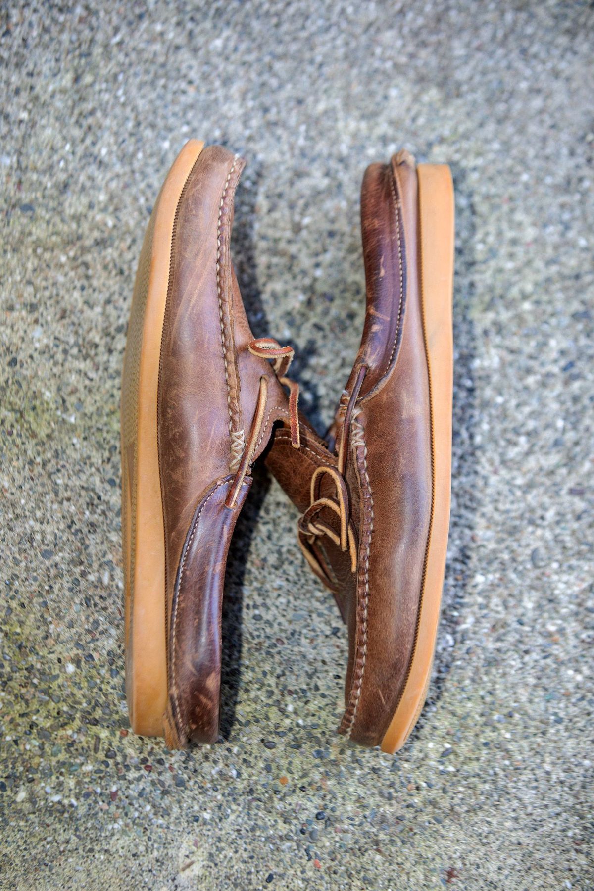 Photo by patinathunderdome on February 1, 2022 of the Easymoc Easymoc in Horween Natural Chromexcel.