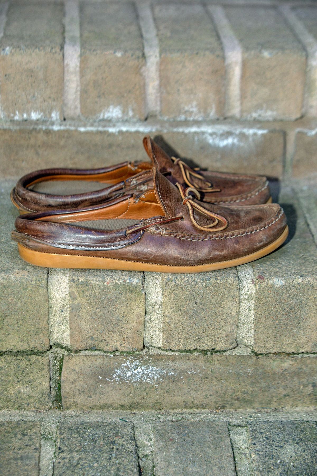 Photo by patinathunderdome on March 1, 2022 of the Easymoc Easymoc in Horween Natural Chromexcel.