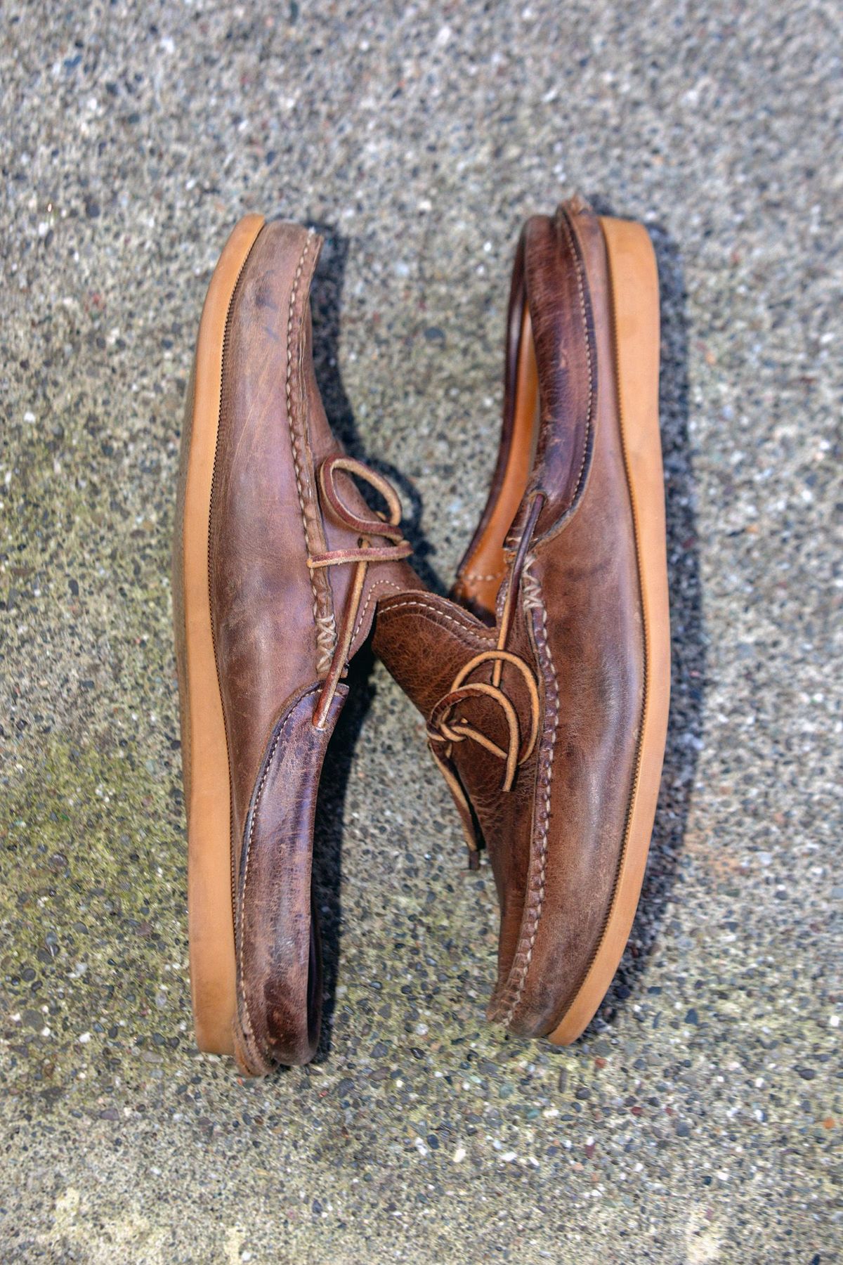 Photo by patinathunderdome on March 1, 2022 of the Easymoc Easymoc in Horween Natural Chromexcel.