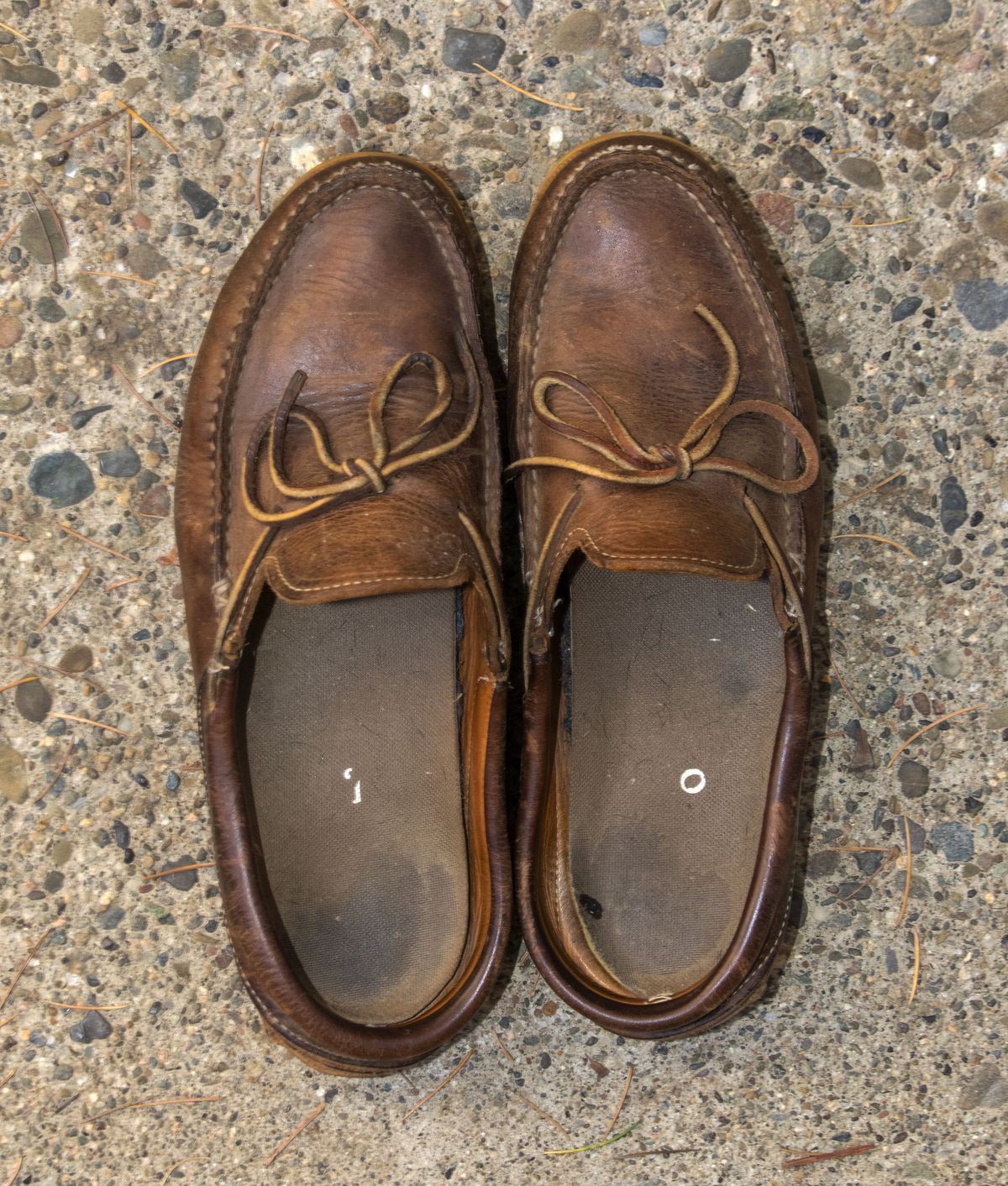 Photo by patinathunderdome on May 1, 2022 of the Easymoc Easymoc in Horween Natural Chromexcel.