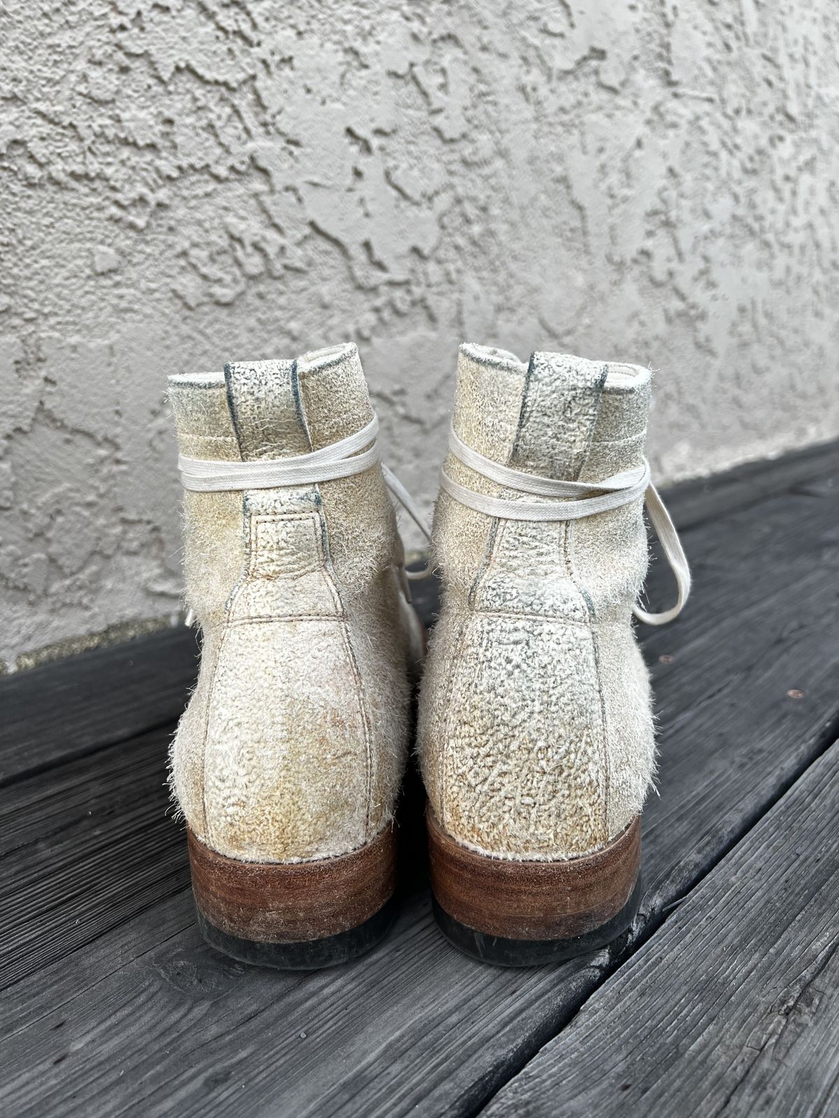 Photo by patinathunderdome on December 6, 2021 of the Clinch Lace Up Boots in Wickett & Craig White Latigo Roughout.