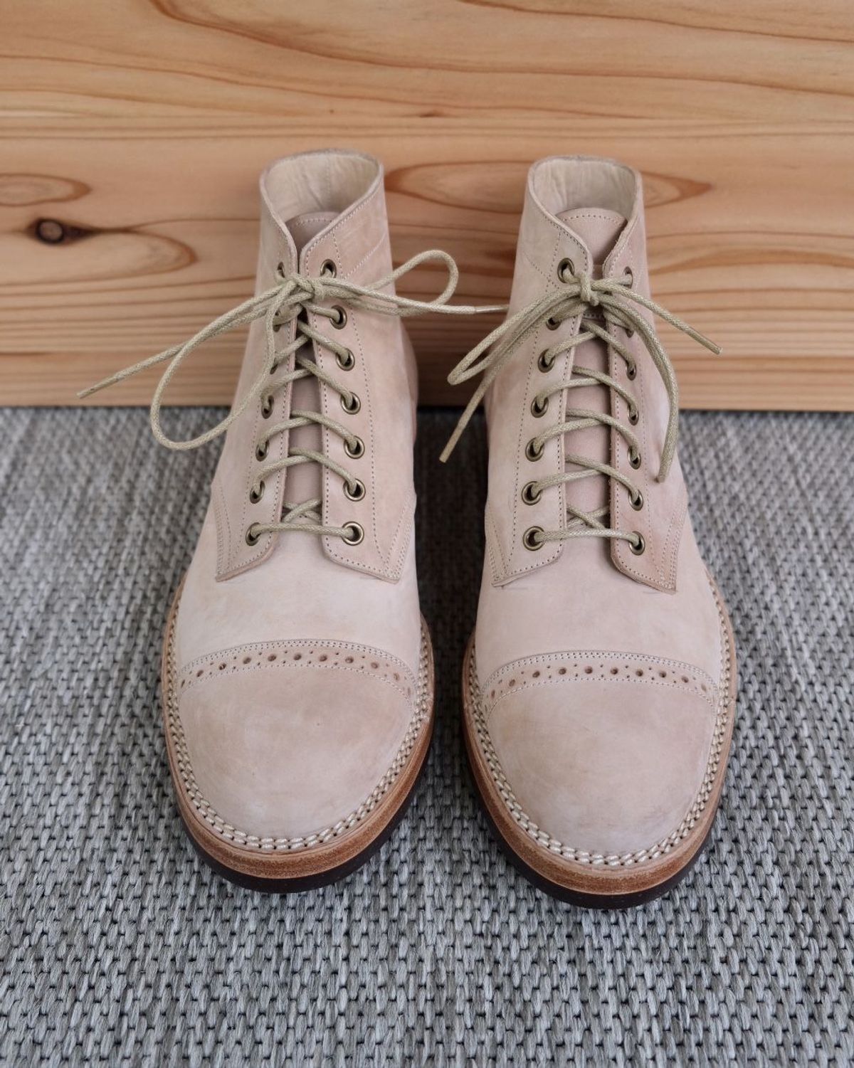 Photo by patinathunderdome on October 3, 2021 of the Onderhoud SVC03 Service Boot in Conceria Cloe Crust Shell Cordovan.