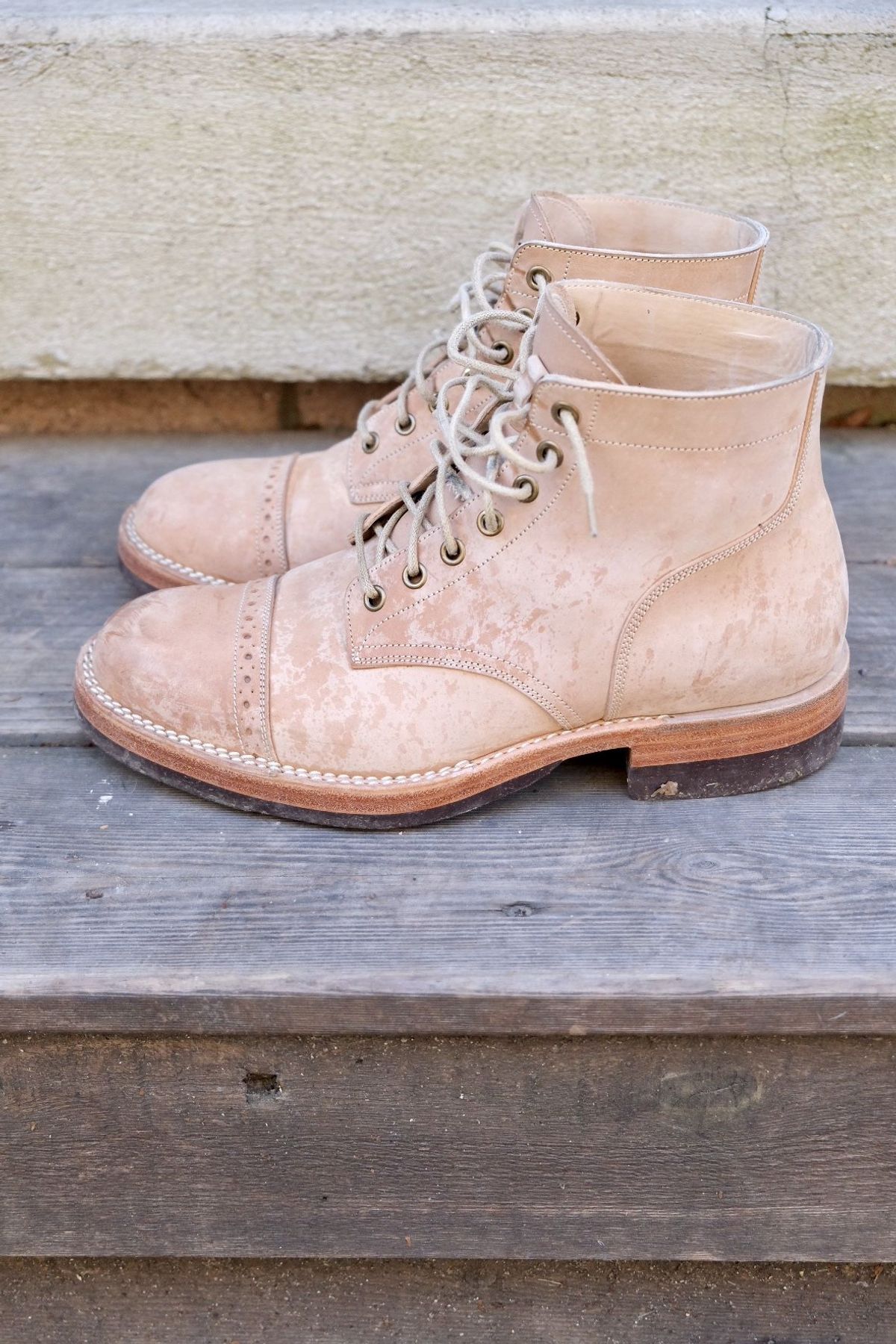 Photo by patinathunderdome on November 3, 2021 of the Onderhoud SVC03 Service Boot in Conceria Cloe Crust Shell Cordovan.