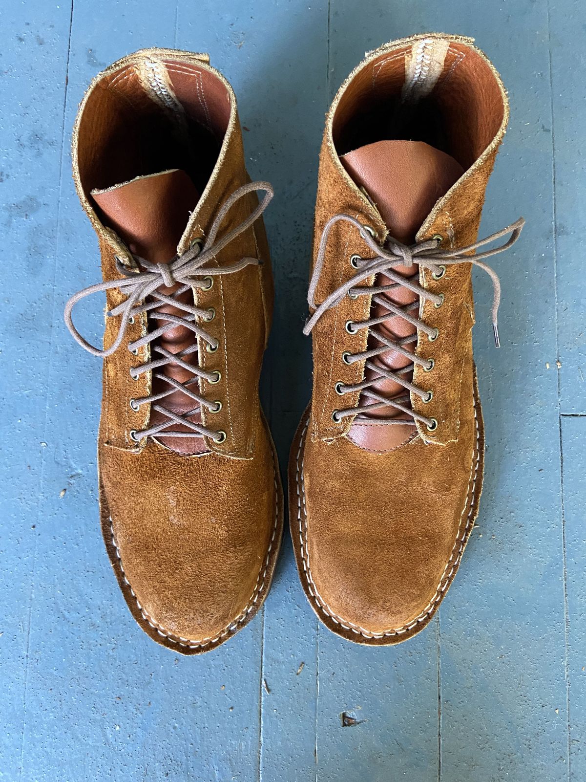 Photo by patinathunderdome on October 4, 2021 of the Old Scratch Boots Mark 1 in Seidel Tobacco Stampede Roughout.