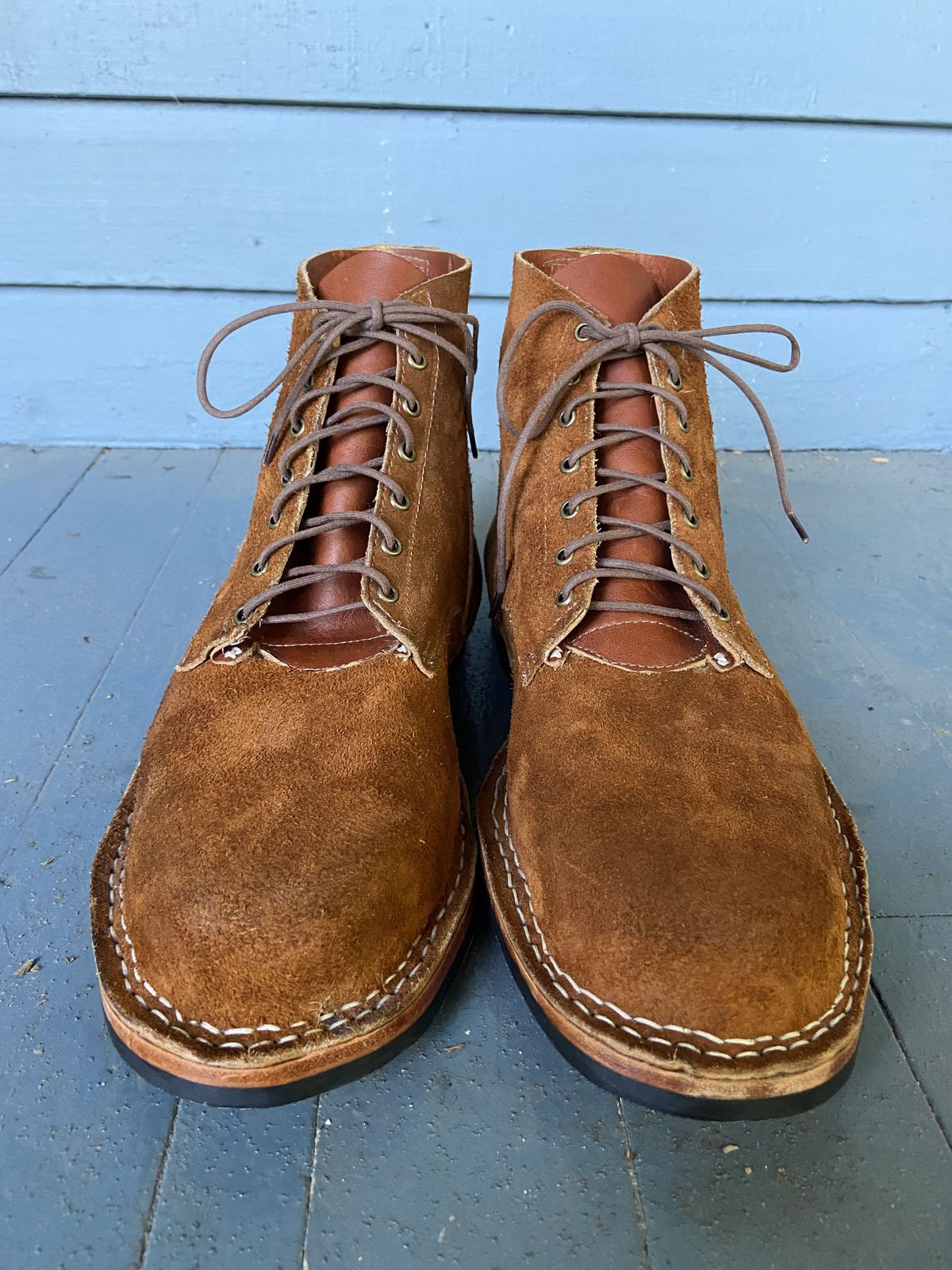 Photo by patinathunderdome on October 4, 2021 of the Old Scratch Boots Mark 1 in Seidel Tobacco Stampede Roughout.