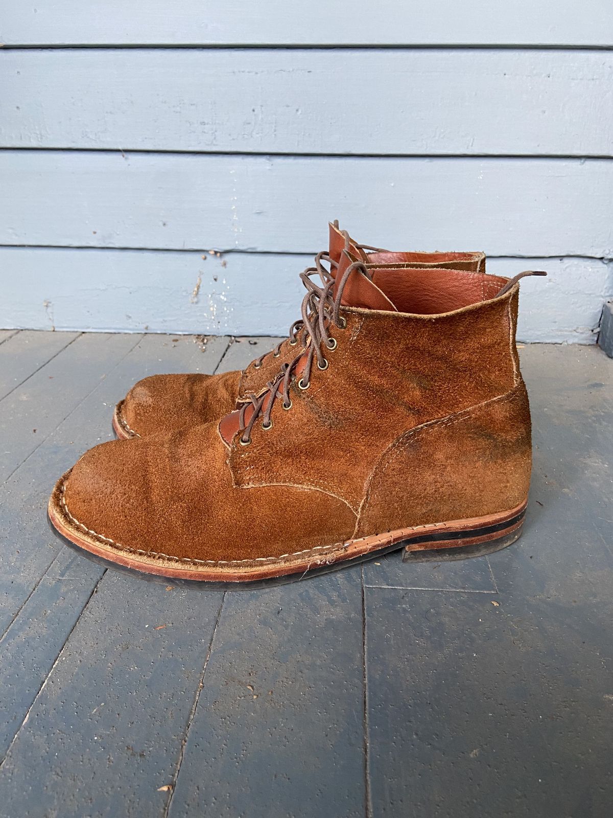 Photo by patinathunderdome on November 2, 2021 of the Old Scratch Boots Mark 1 in Seidel Tobacco Stampede Roughout.