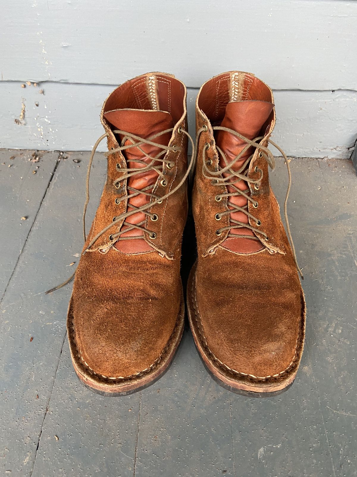 Photo by patinathunderdome on December 4, 2021 of the Old Scratch Boots Mark 1 in Seidel Tobacco Stampede Roughout.