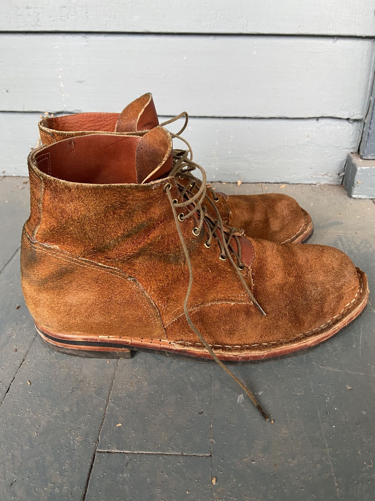Photo by patinathunderdome on December 4, 2021 of the Old Scratch Boots Mark 1 in Seidel Tobacco Stampede Roughout.