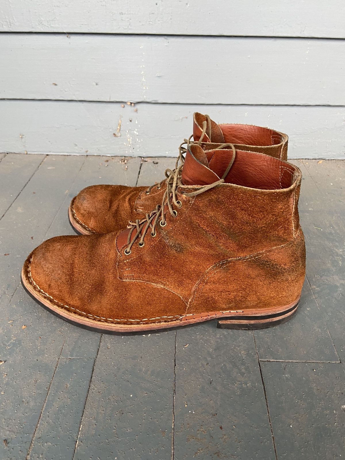 Photo by patinathunderdome on January 3, 2022 of the Old Scratch Boots Mark 1 in Seidel Tobacco Stampede Roughout.