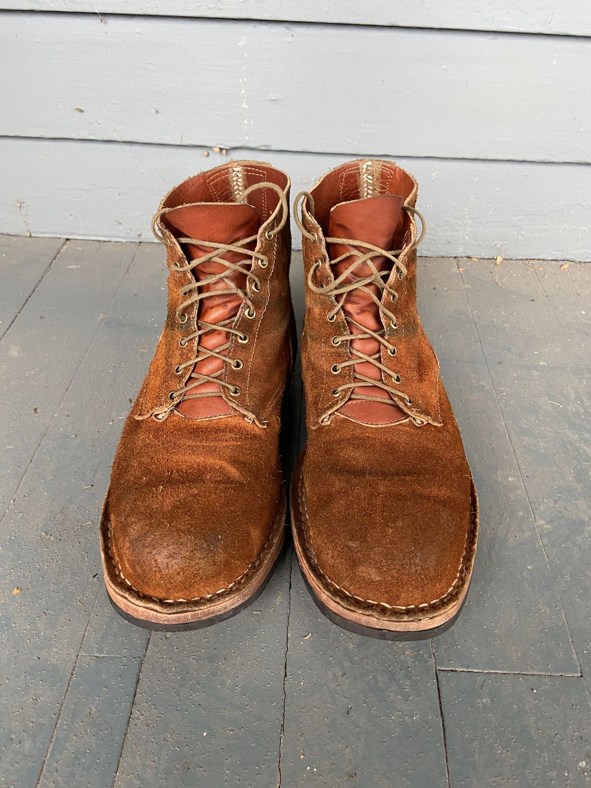 Photo by patinathunderdome on January 3, 2022 of the Old Scratch Boots Mark 1 in Seidel Tobacco Stampede Roughout.