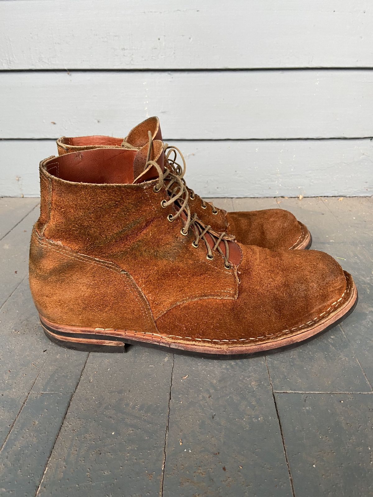 Photo by patinathunderdome on January 3, 2022 of the Old Scratch Boots Mark 1 in Seidel Tobacco Stampede Roughout.
