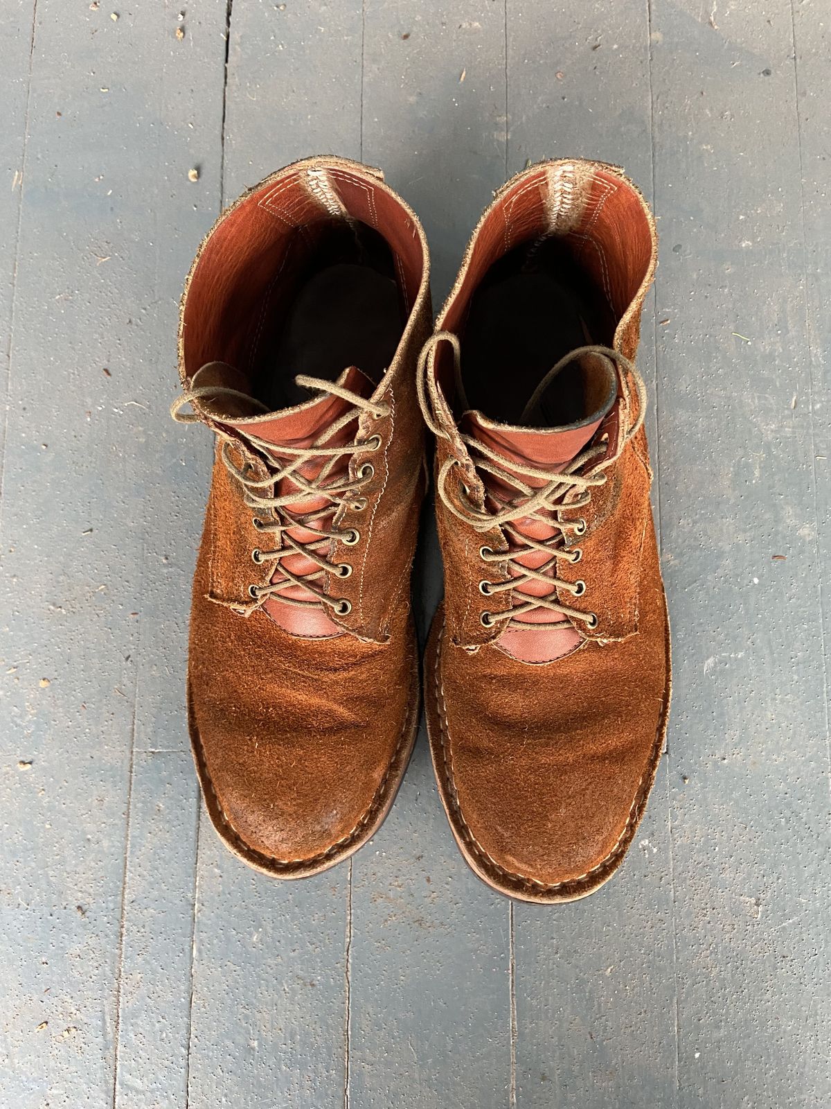 Photo by patinathunderdome on January 3, 2022 of the Old Scratch Boots Mark 1 in Seidel Tobacco Stampede Roughout.