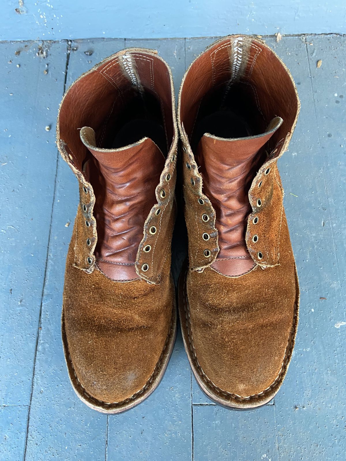 Photo by patinathunderdome on February 5, 2022 of the Old Scratch Boots Mark 1 in Seidel Tobacco Stampede Roughout.