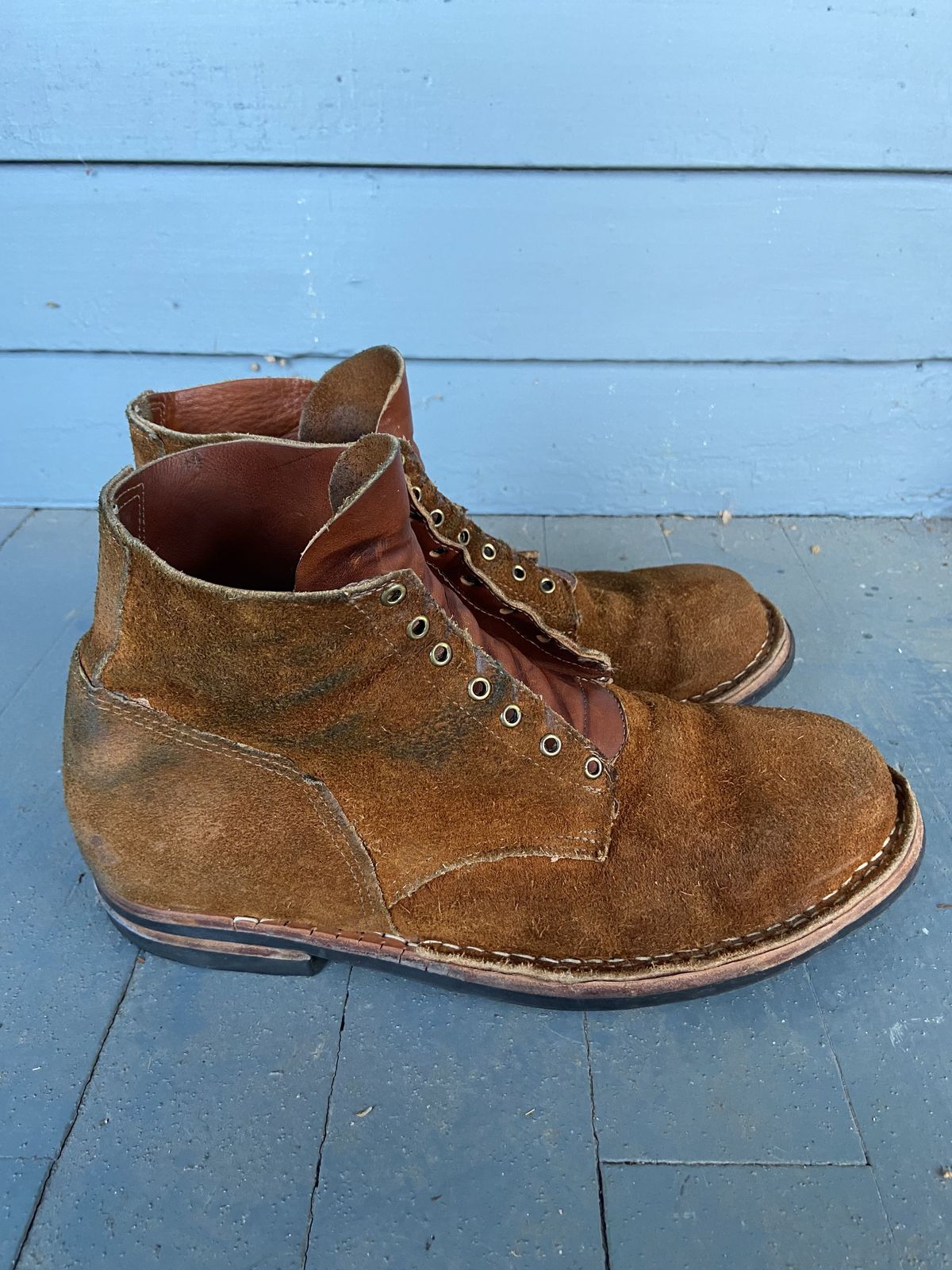 Photo by patinathunderdome on February 5, 2022 of the Old Scratch Boots Mark 1 in Seidel Tobacco Stampede Roughout.